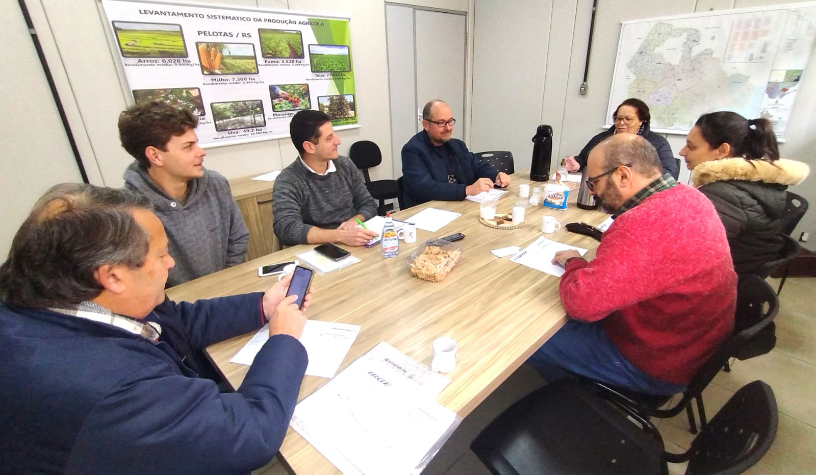 IBGE apresenta dados em reunião na Secretaria de Desenvolvimento Rural da Prefeitura