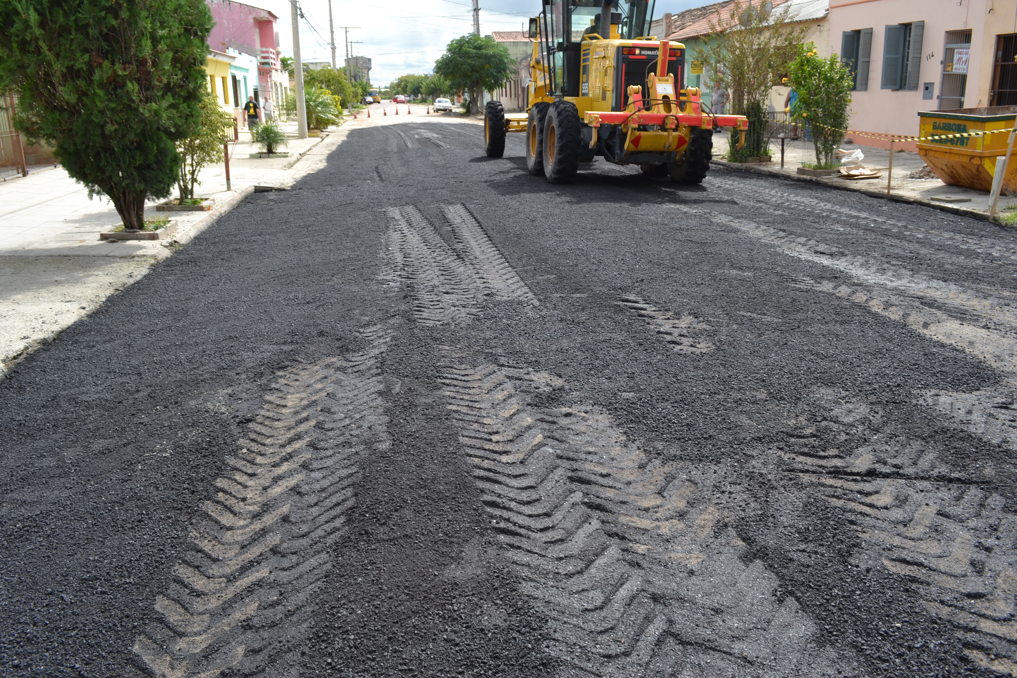 A pista de pedra irregular terá pavimentação recuperada com asfalto