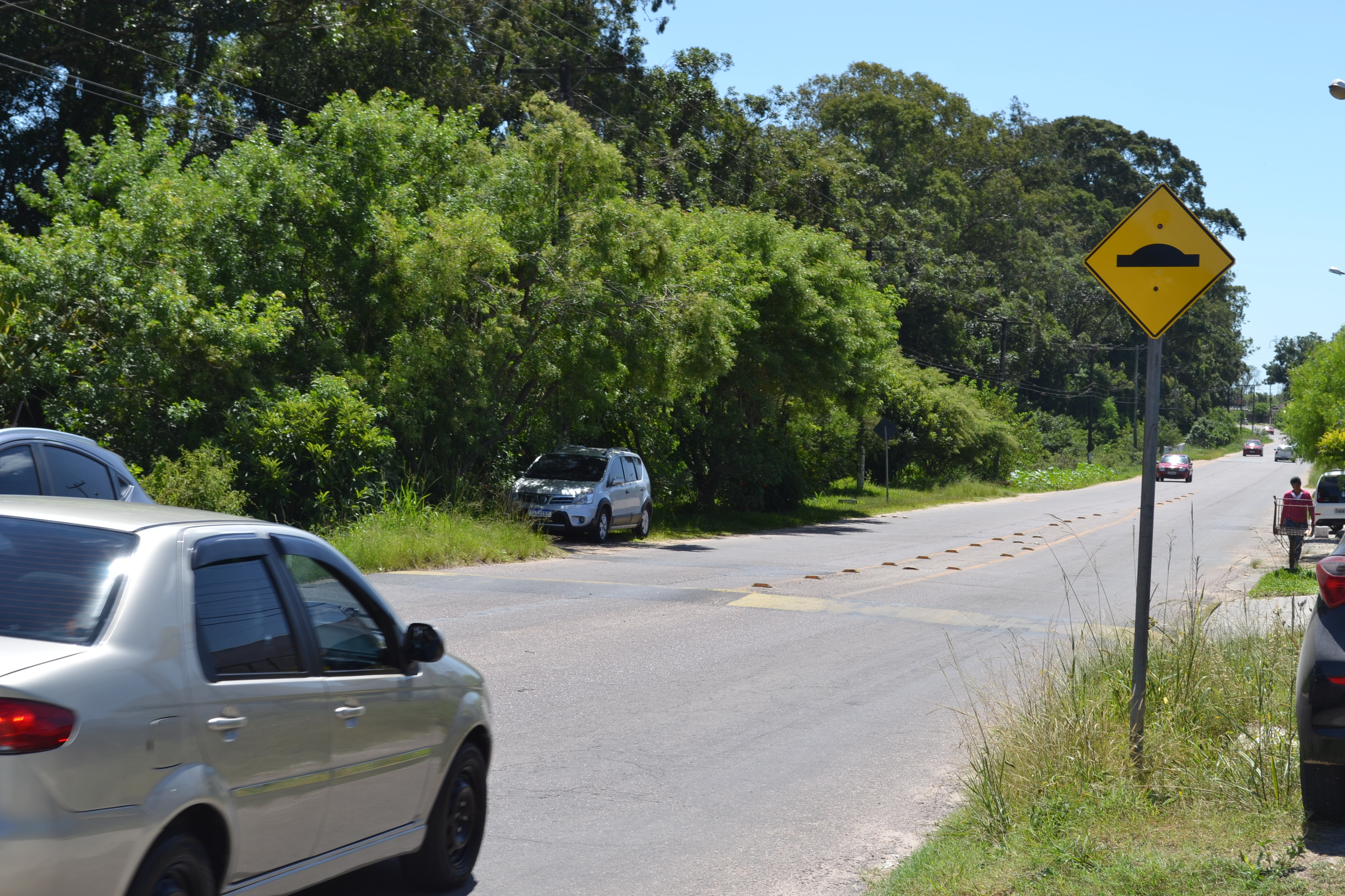 Quatro ondulações transversais cumprem o propósito de reduzir a velocidade