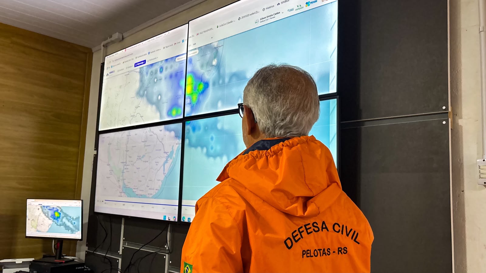 Equipes da Prefeitura e do Sanep mantêm mobilização; não há registro de ocorrências mais graves até a manhã desta segunda-feira (20)