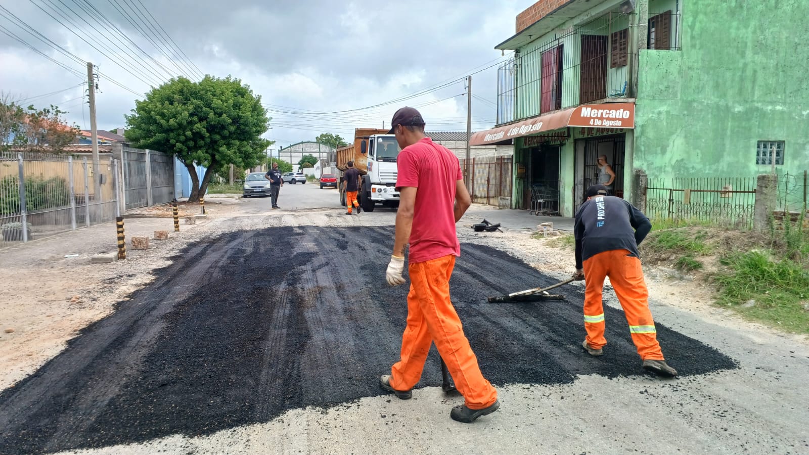 Equipes utilizaram 21 toneladas de CBUQ para melhorar as ruas