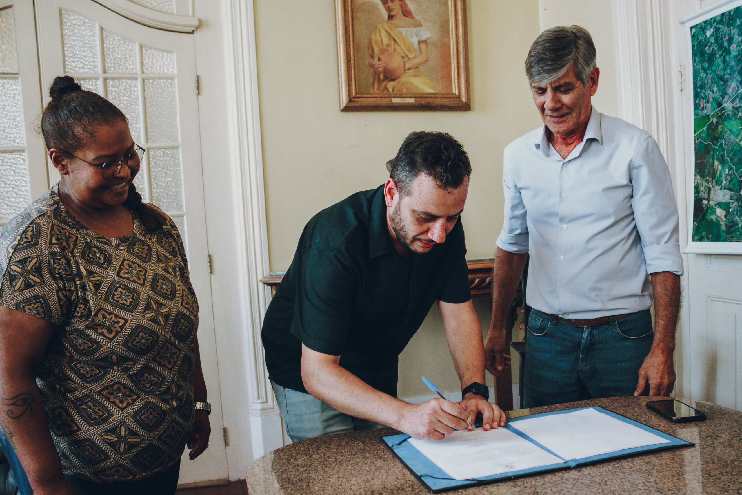 Tony Sechi assumiu a pasta na tarde desta quarta-feira (4) após assinar termo de posse no gabinete do prefeito Fernando Marroni