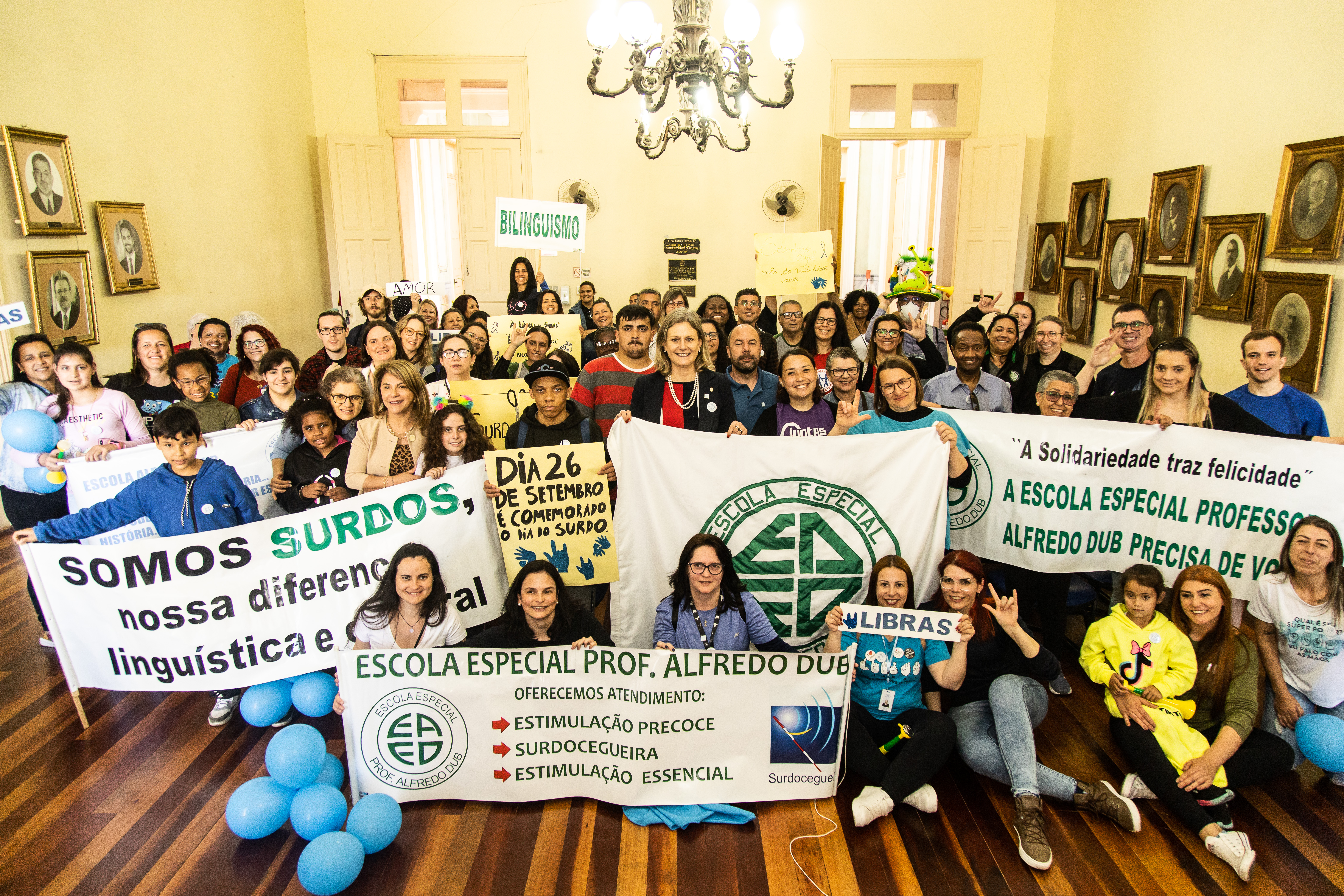 Atividade realizada no Paço Municipal marcou, também, o Dia Nacional do Surdo, celebrado em 26 de setembro