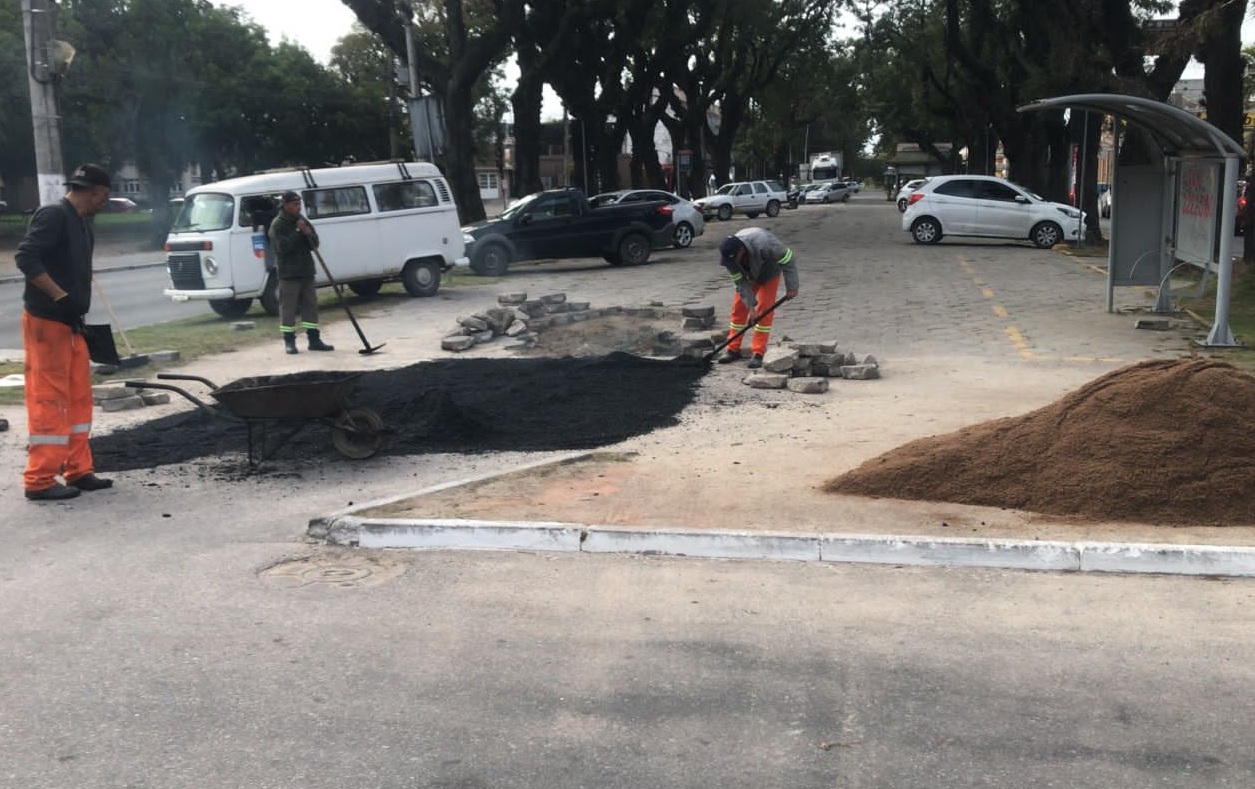 Outras equipes atuaram na rua Manduca Rodrigues (Centro), na Frontino Vieira (Fragata) e no "Corredor do Obelisco"