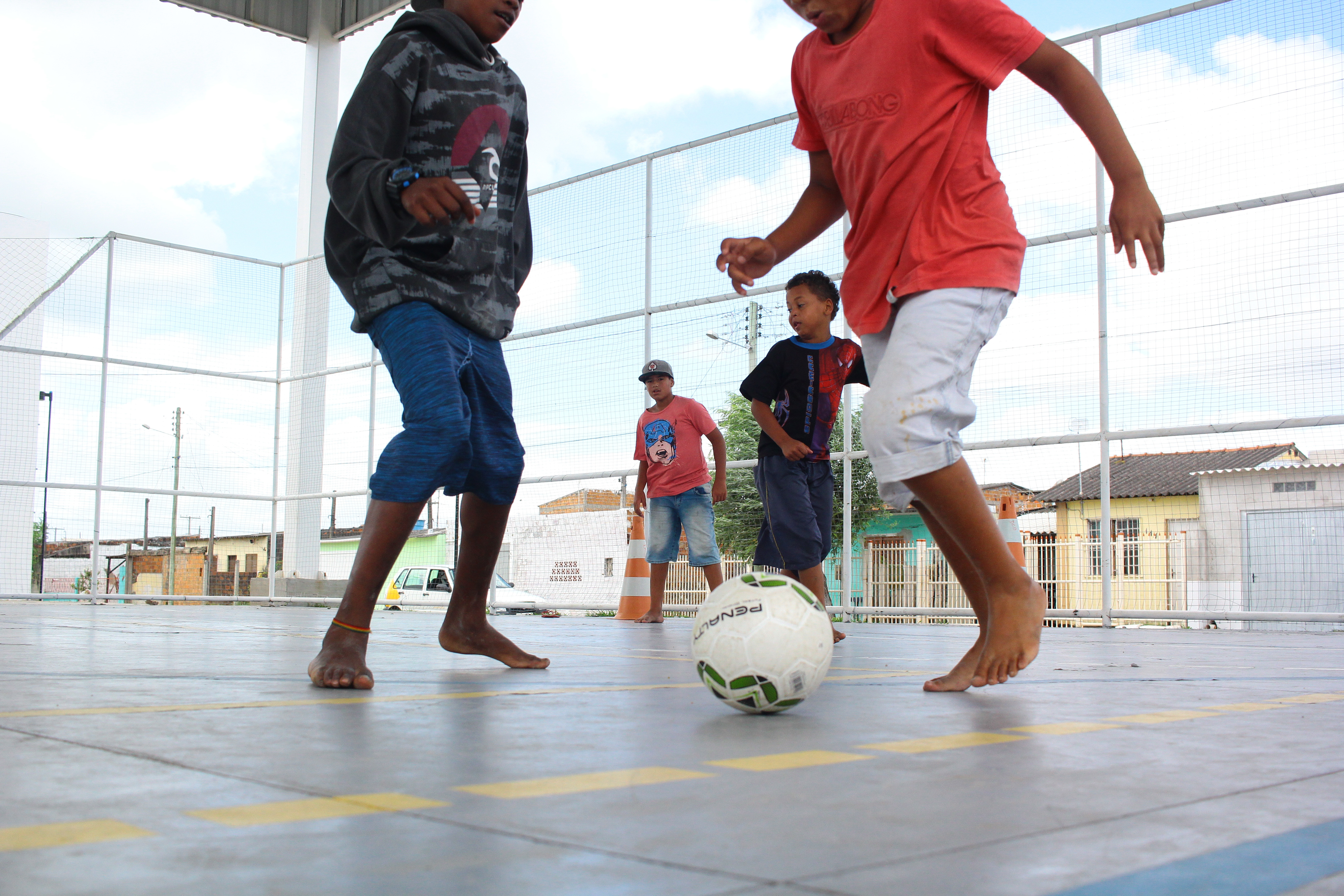Centro de Artes e Esportes Unificado sedia aulas de ginástica e futsal, nas terças e quintas