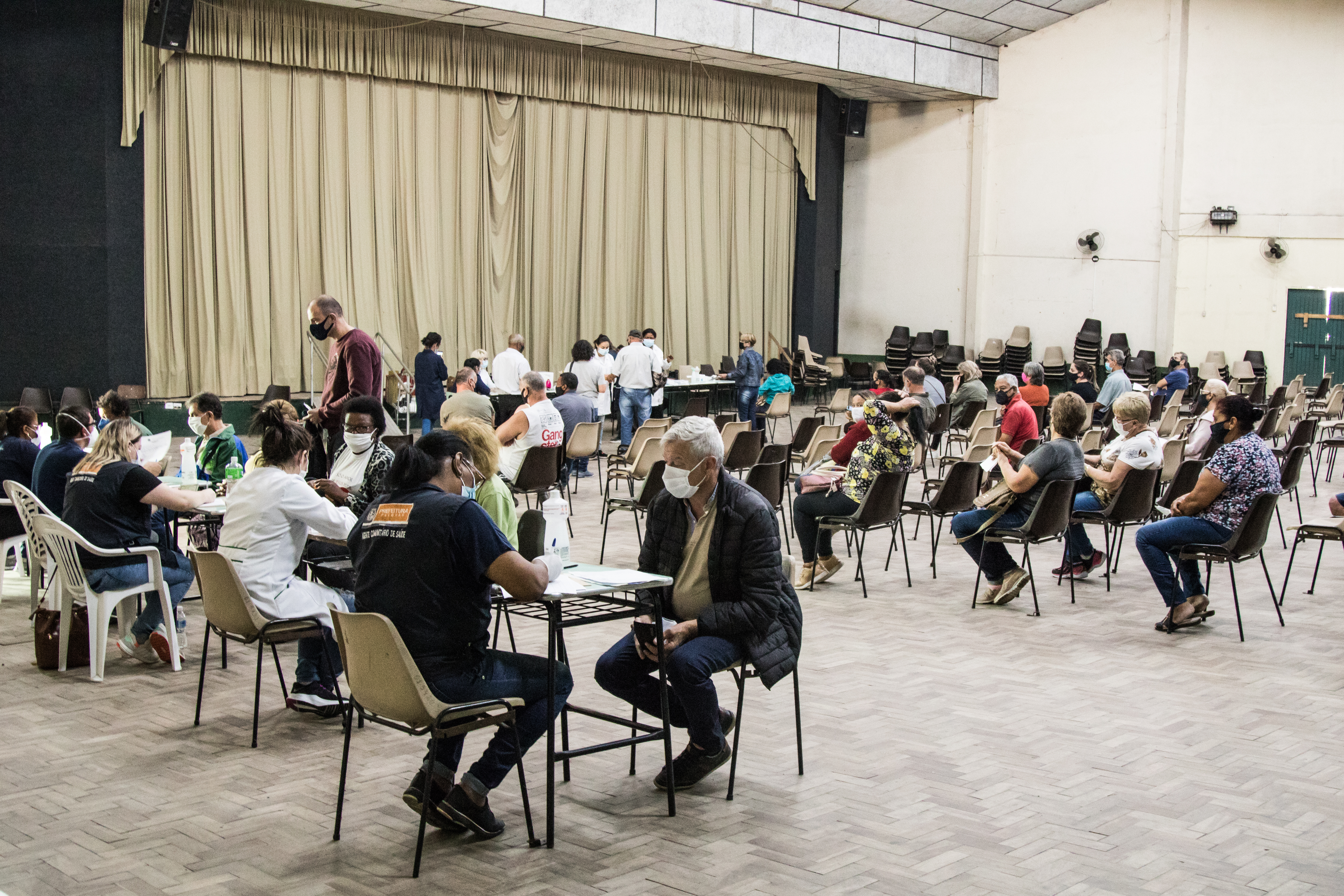 Imunização segue nesta sexta-feira para a 2ª dose em idosos com 74 anos ou mais