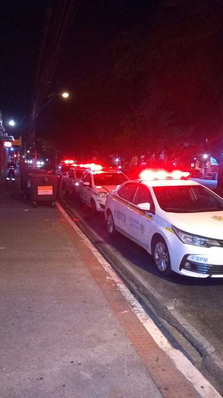 Proprietários autuados descumpriram medidas dispostas em decreto municipal de distanciamento social, editado em razão da pandemia