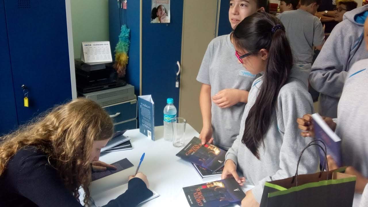 Estudantes ouviram as palestras dos autores Sofia Molter e Diogo Osório