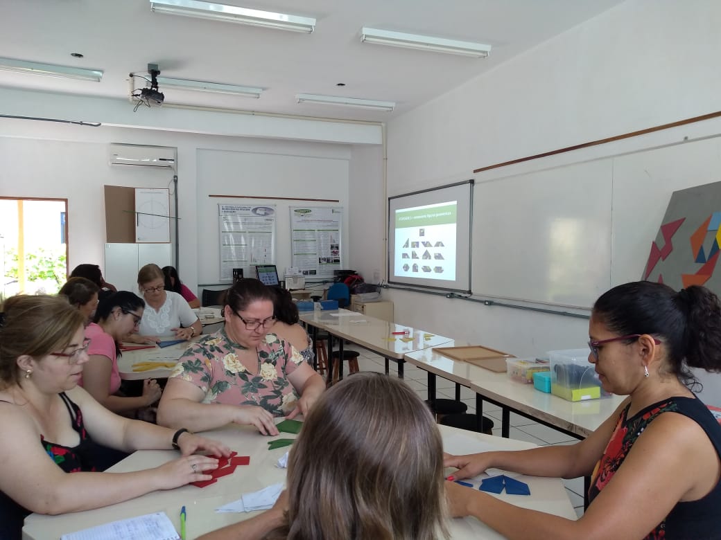 Curso, promovido pelo CaVG em parceria com a Smed, ofereceu oficinas e atividades a 30 docentes da rede municipal