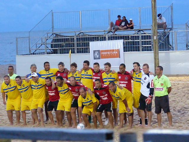 Partida integra a programação de verão da Prefeitura e ocorre na Arena de Esportes do Laranjal