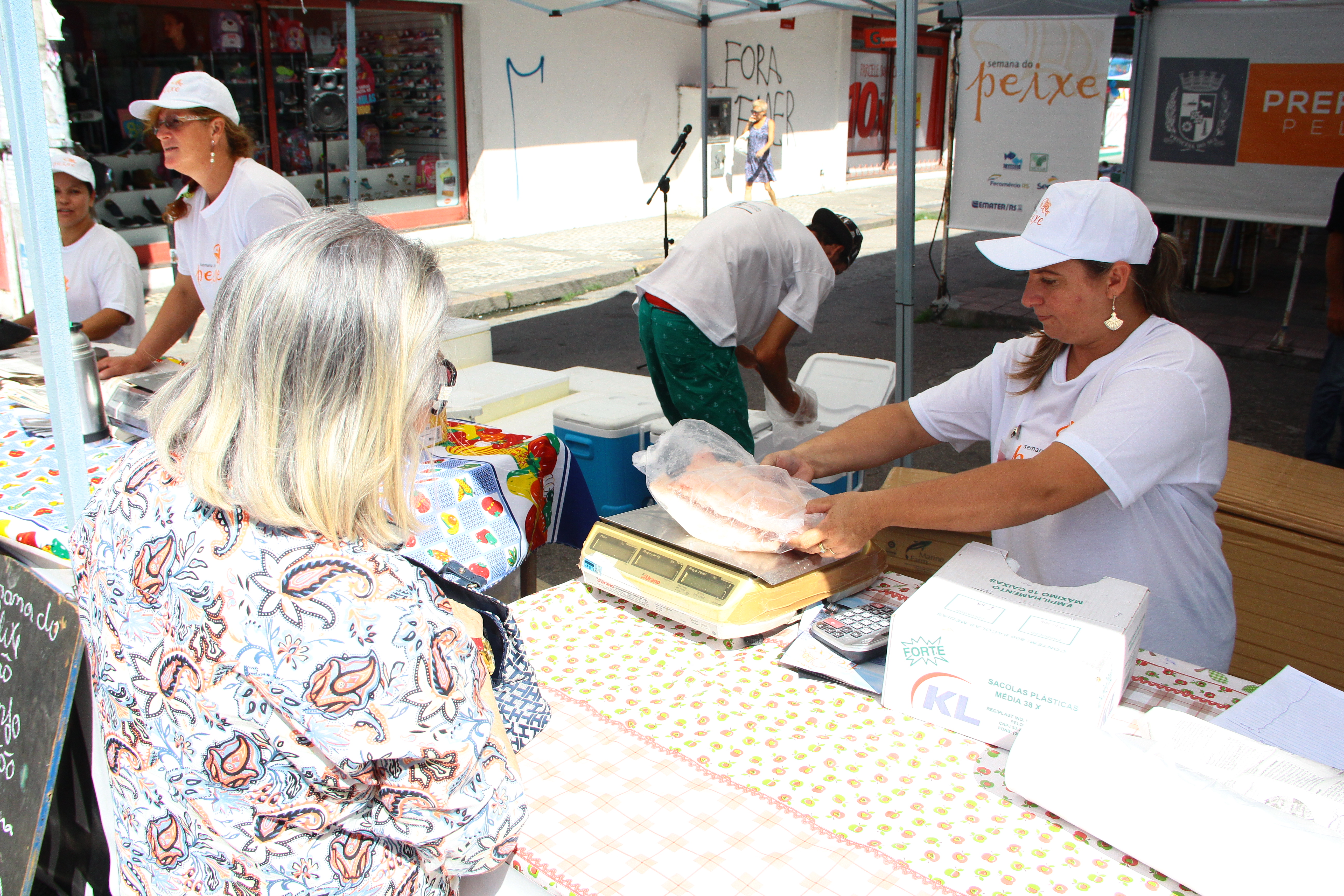 Centro e bairros terão bancas para comercializar o pescado