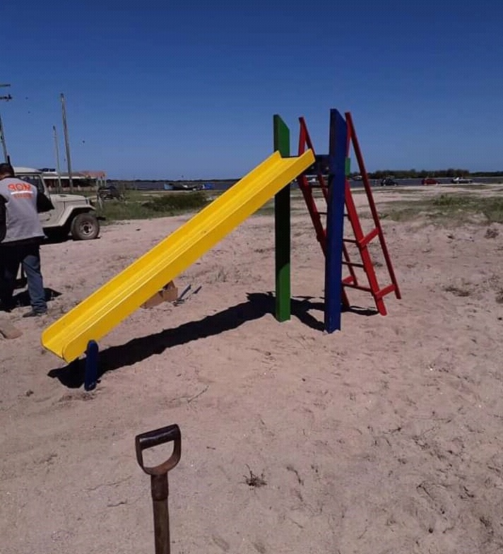 Secretaria de Serviços Urbanos e Infraestrutura instalou brinquedos e mobiliário nos novos espaços de lazer