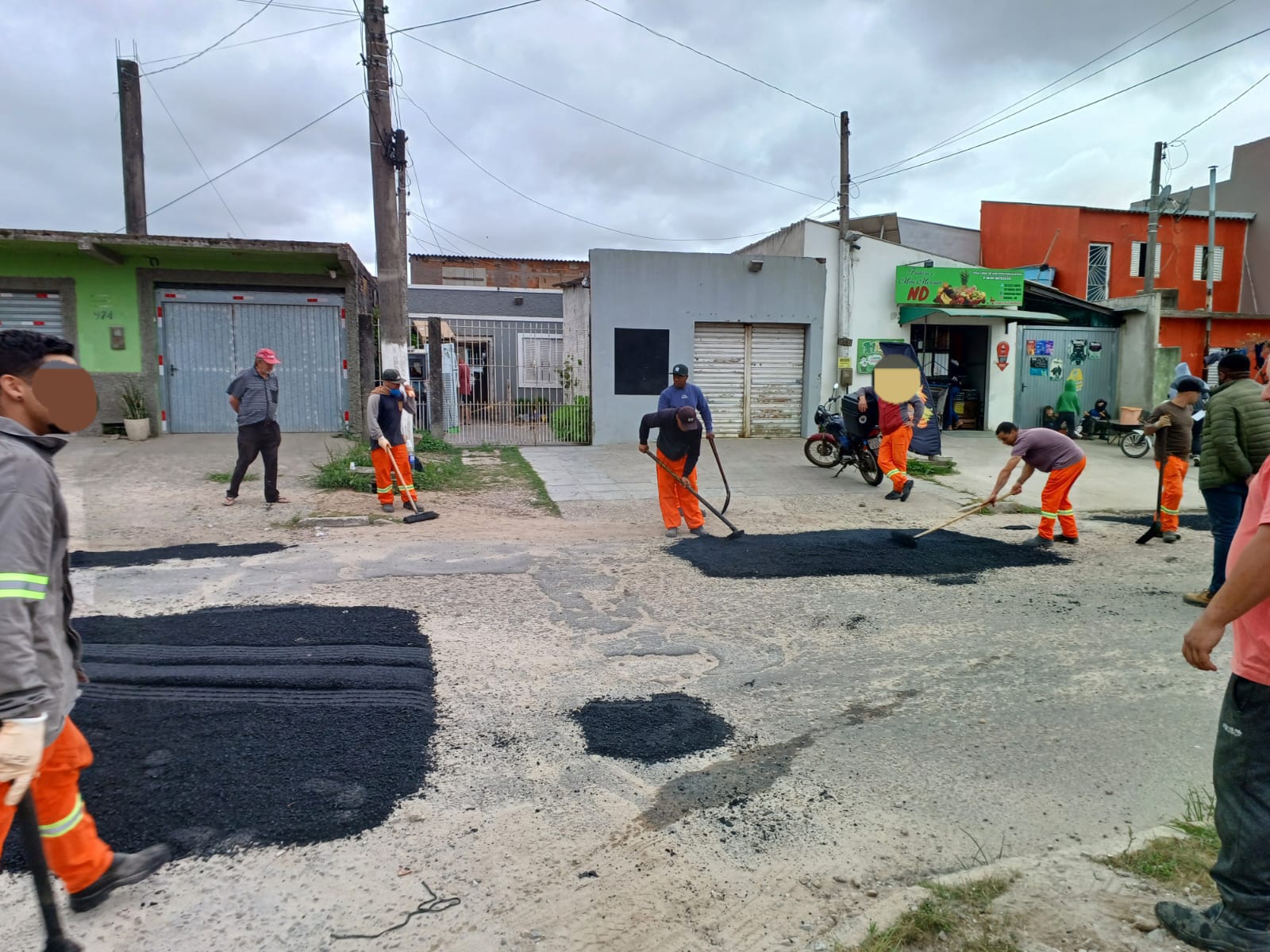 Secretaria de Obras e Pavimentação também fez rampa para cadeirantes na Emef Santa Terezinha e deu continuidade a reparos na Cidade de Lisboa