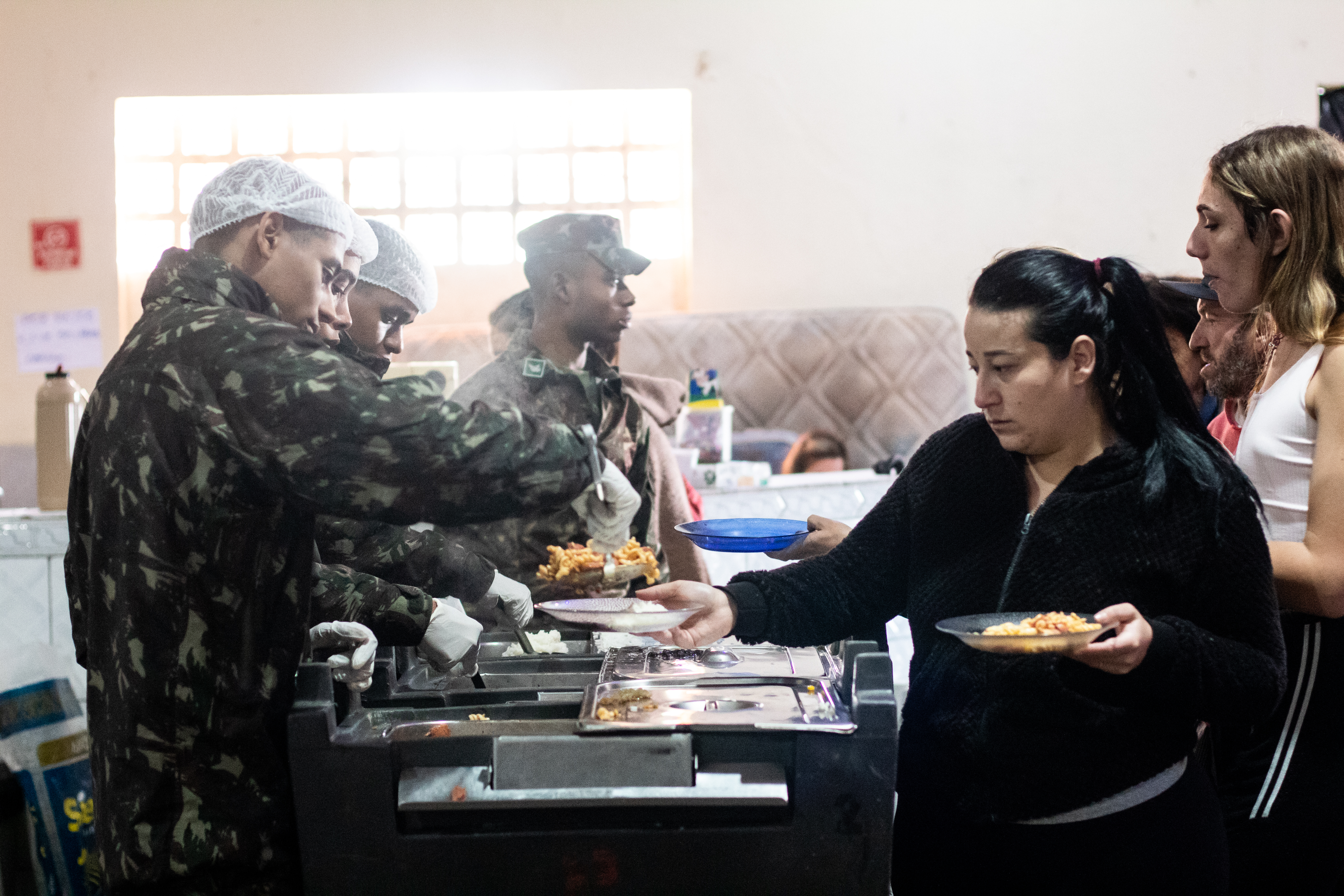 Preparo de alimentação e transportes são coordenados pelo Exército, assim como os resgates em conjunto com os Bombeiros