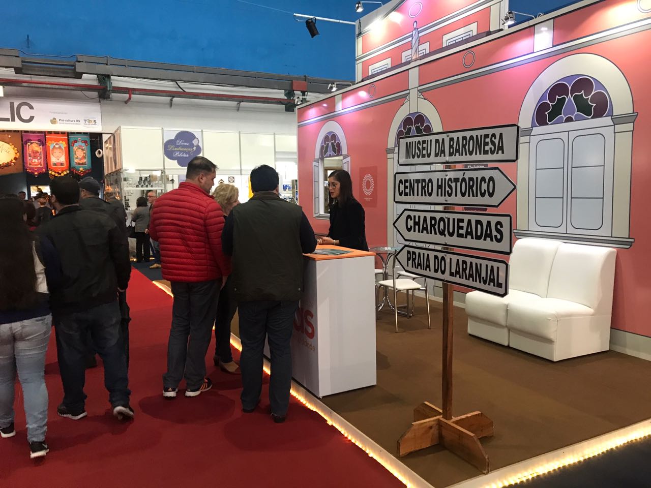 Concursos de xadrez e atividades das secretarias municipais atraem visitantes