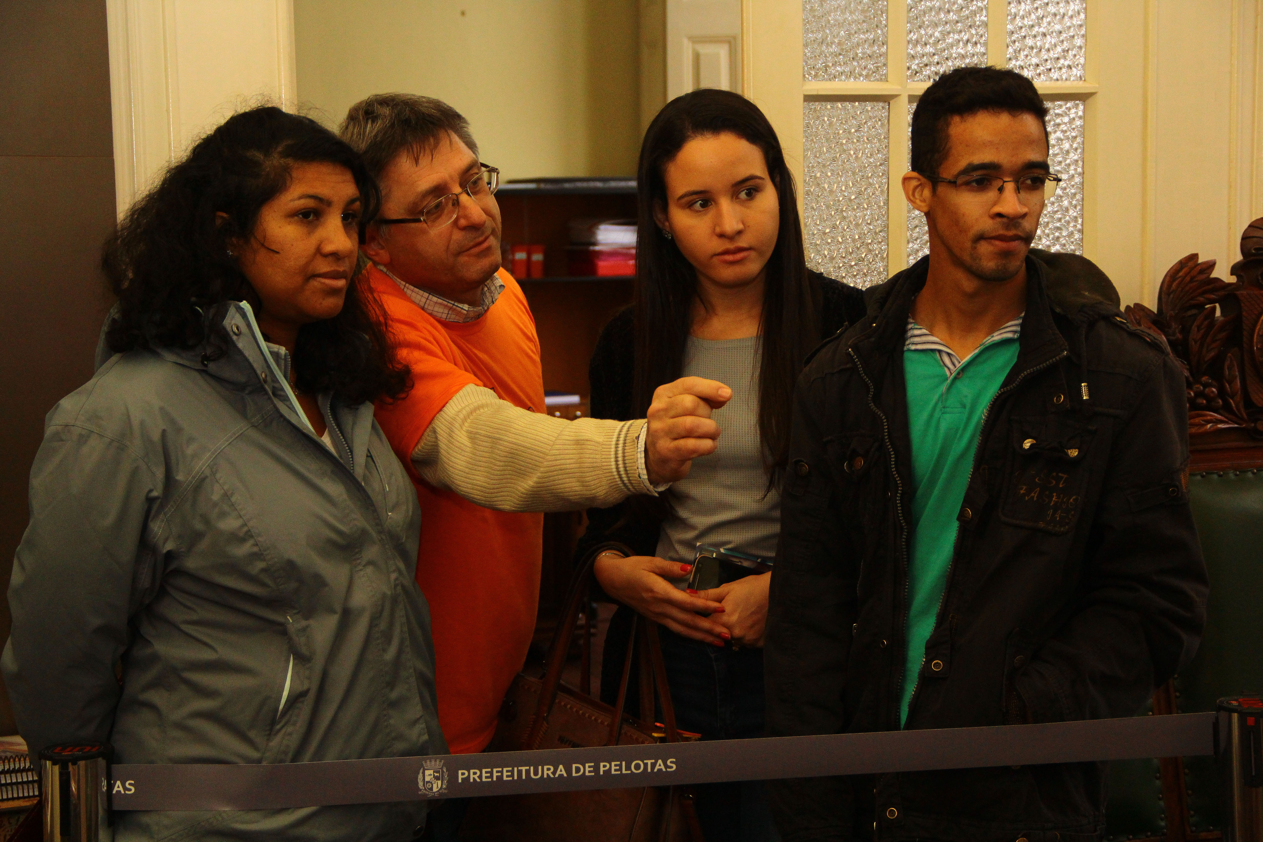 Visitantes foram guiados pelo agente de patrimônio Carlos Uez