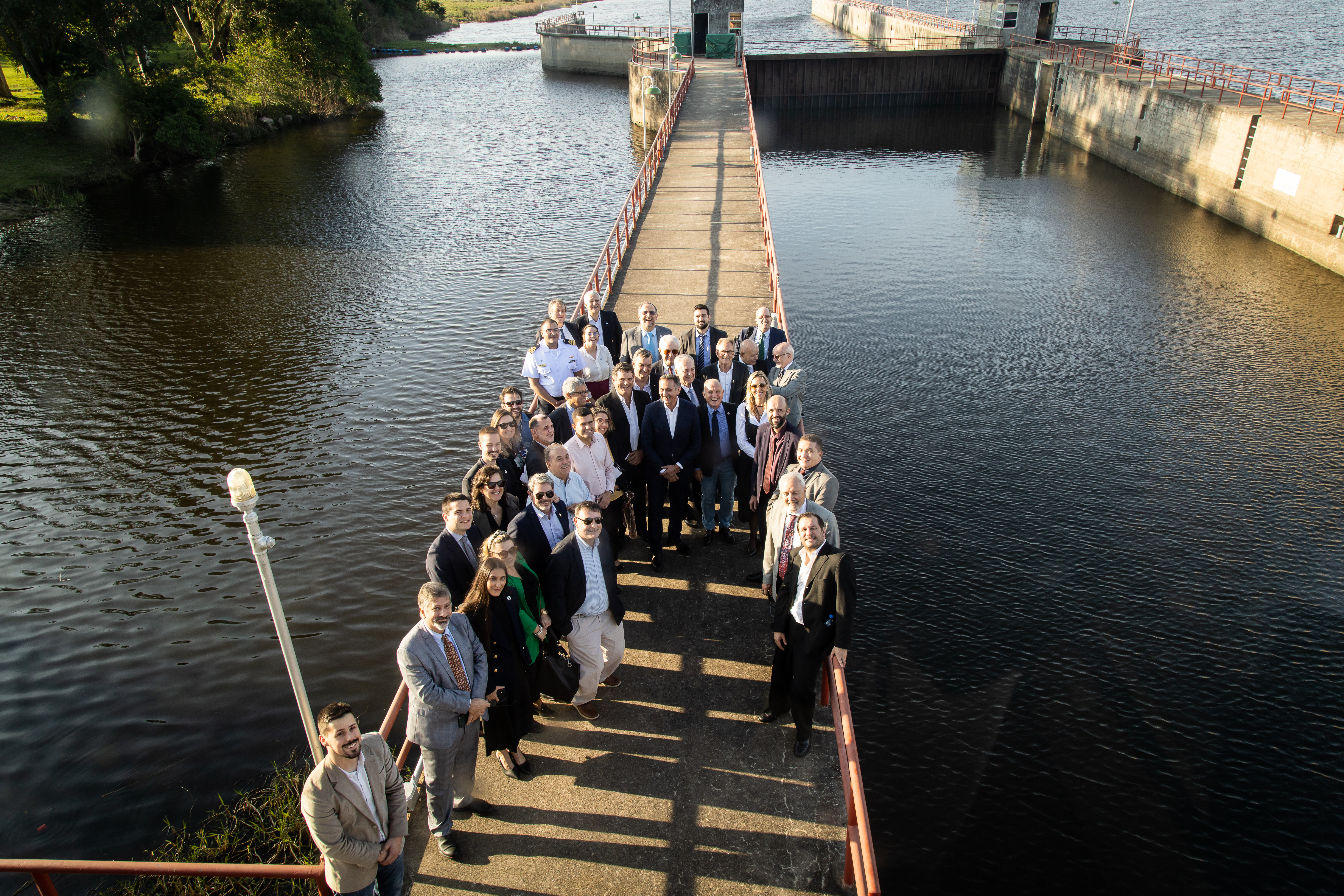 Visita à barragem eclusa do Canal São Gonçalo fez parte da comemoração dos 60 anos da Comissão Mista Brasileiro-uruguaia para o Desenvolvimento da Bacia da Lagoa Mirim da Agência da Lagoa Mirim da UFPel