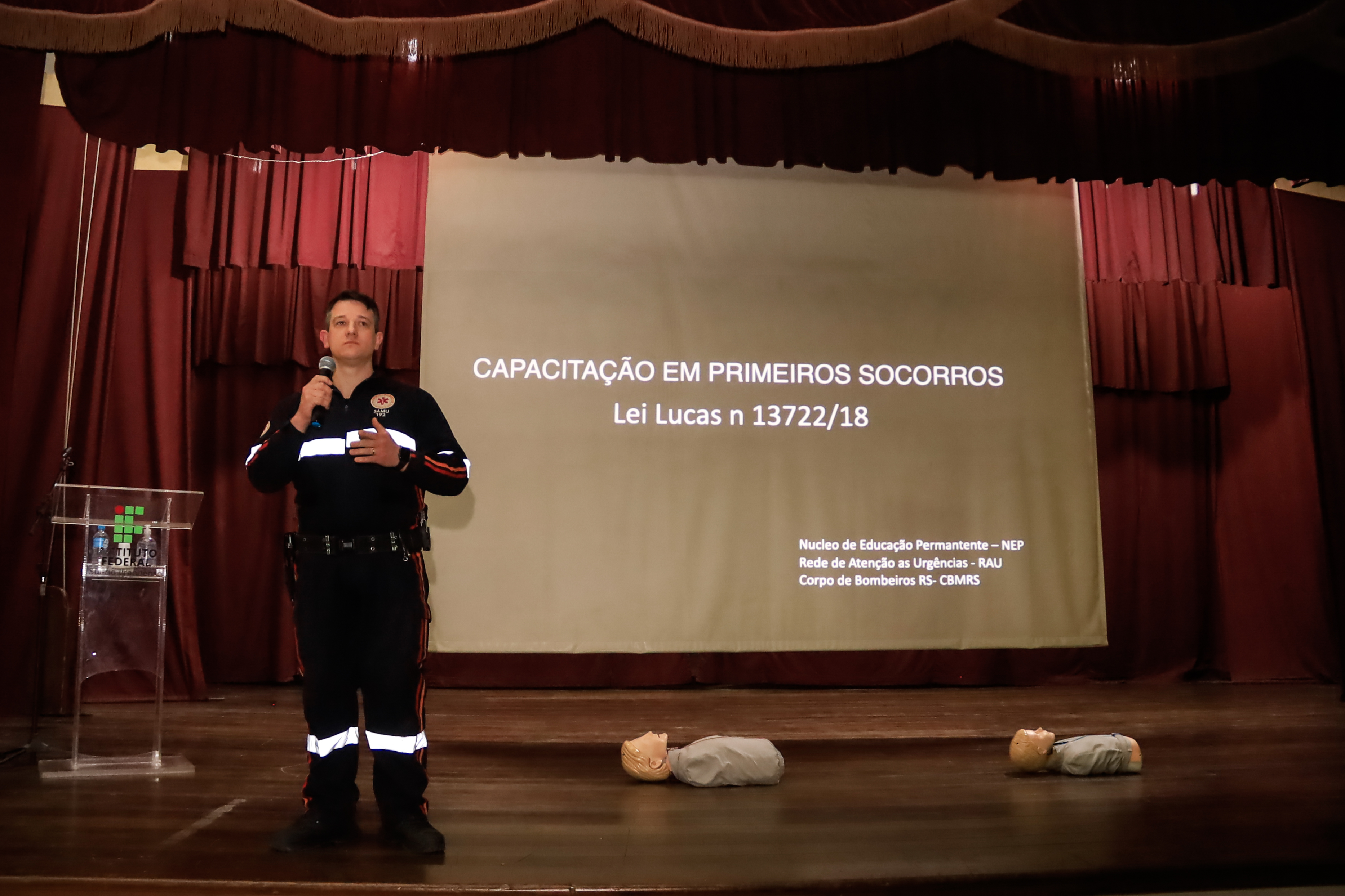 Treinamentos são destinados a servidores da rede municipal de ensino, fruto de uma parceria entre as secretarias de Educação e Desporto e Saúde, técnicos do Samu e Corpo de Bombeiros