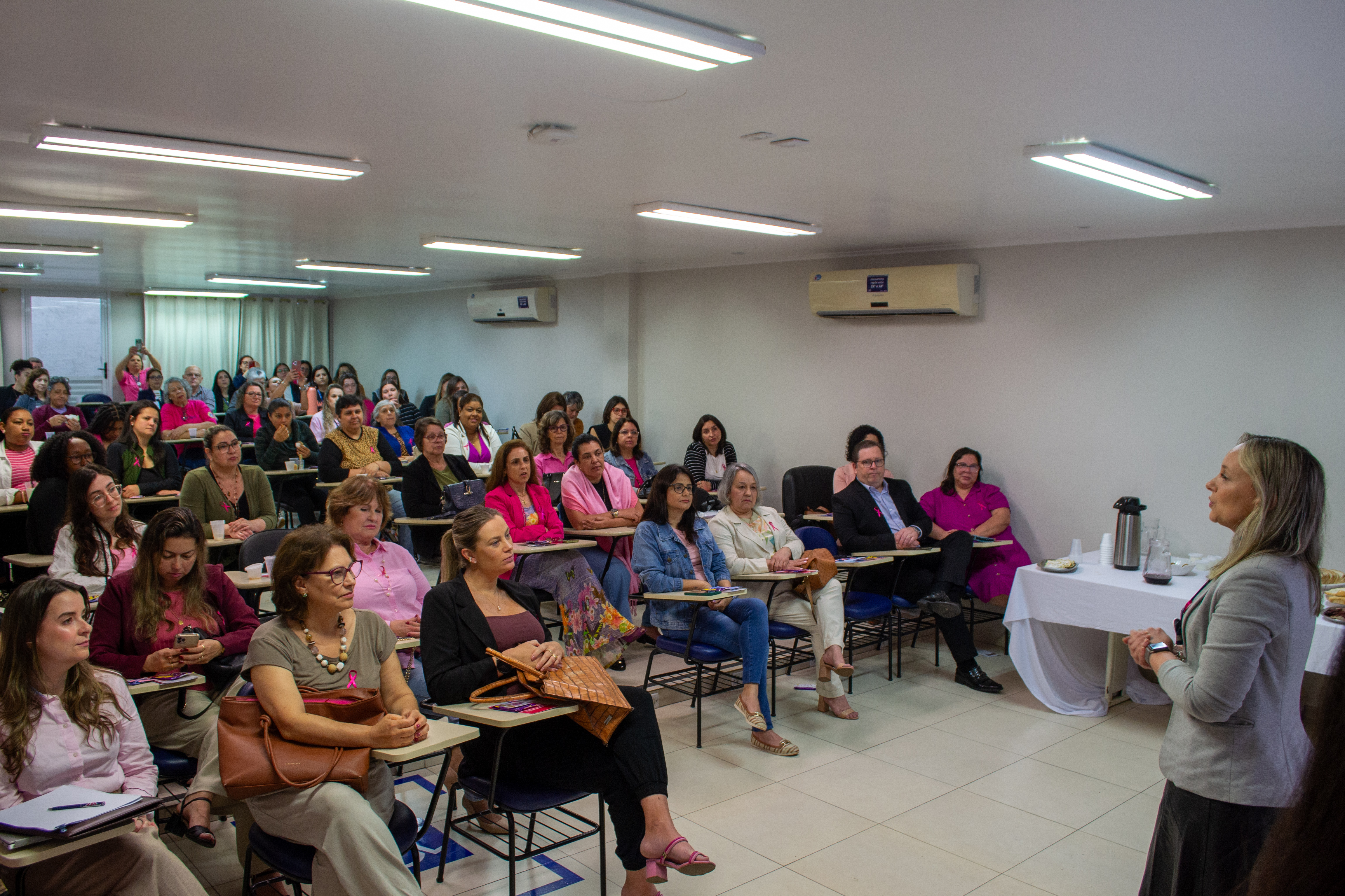 A atividade, dentro da programação do Outubro Rosa, ocorreu no Hospital Universitário São Francisco de Paula