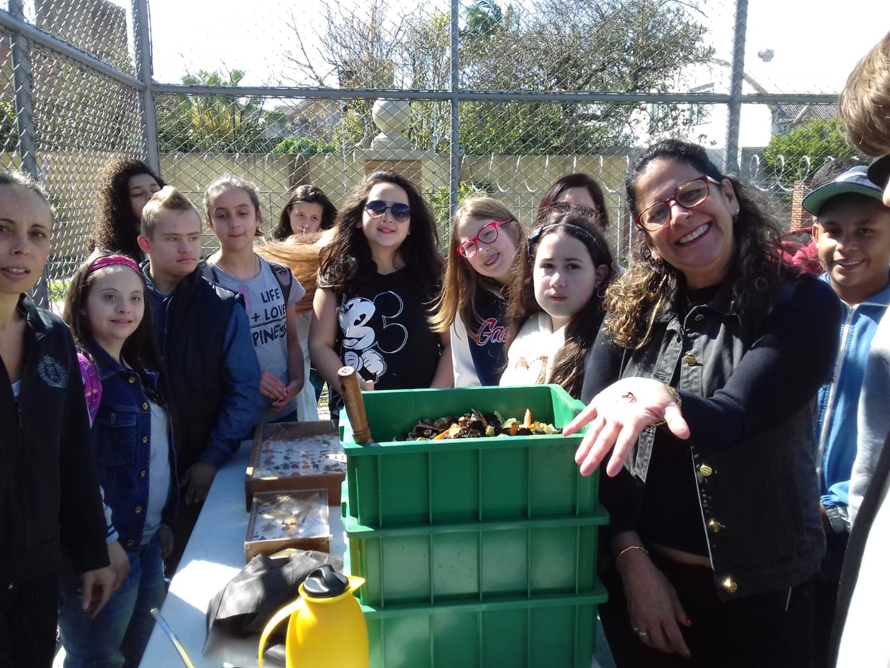 Turmas do 6º ao 9º ano participam de projeto na Praça Modelo