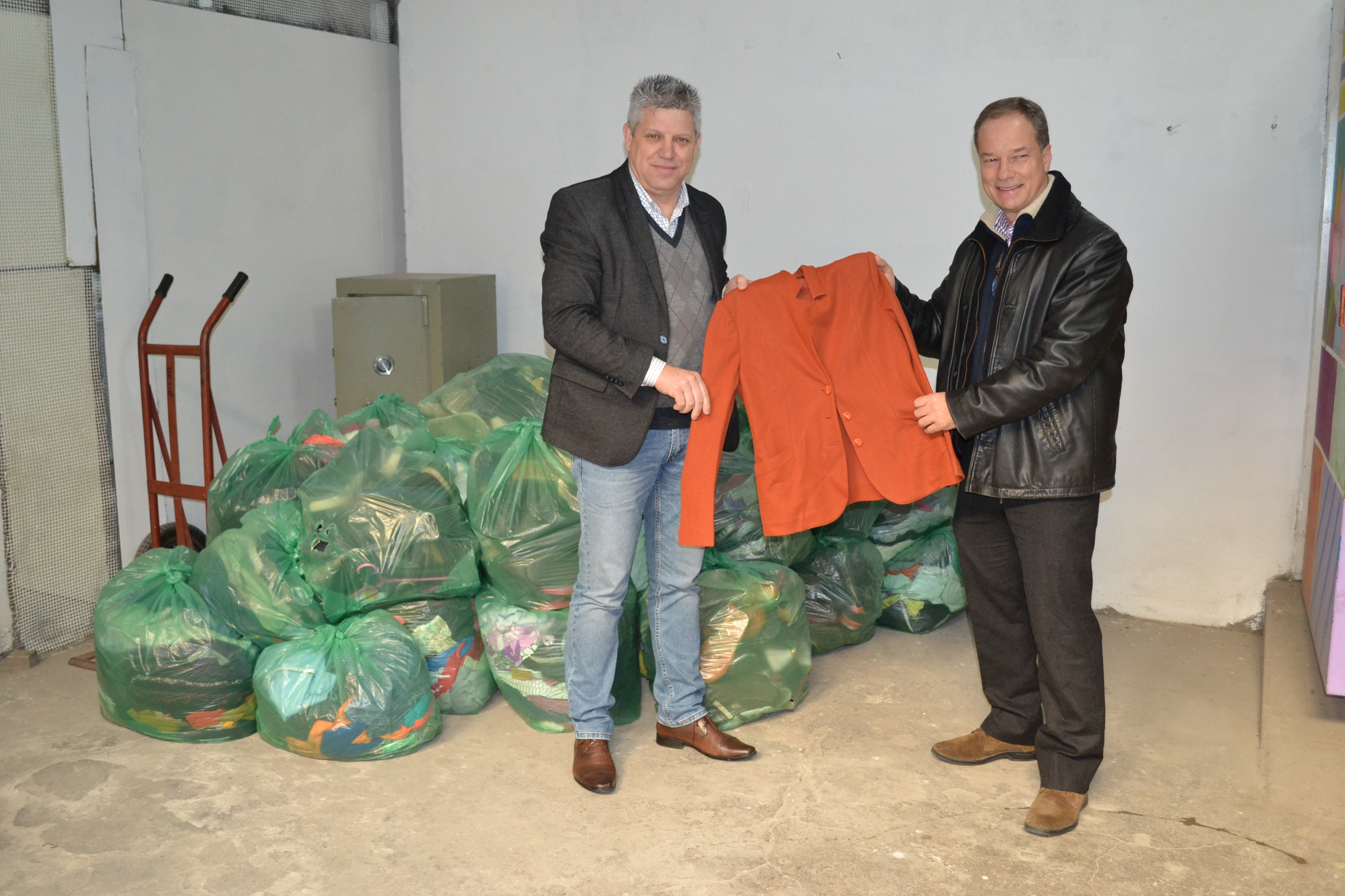 Roupas foram arrecadadas pela empresa junto a parceiros e usuários de rodovias