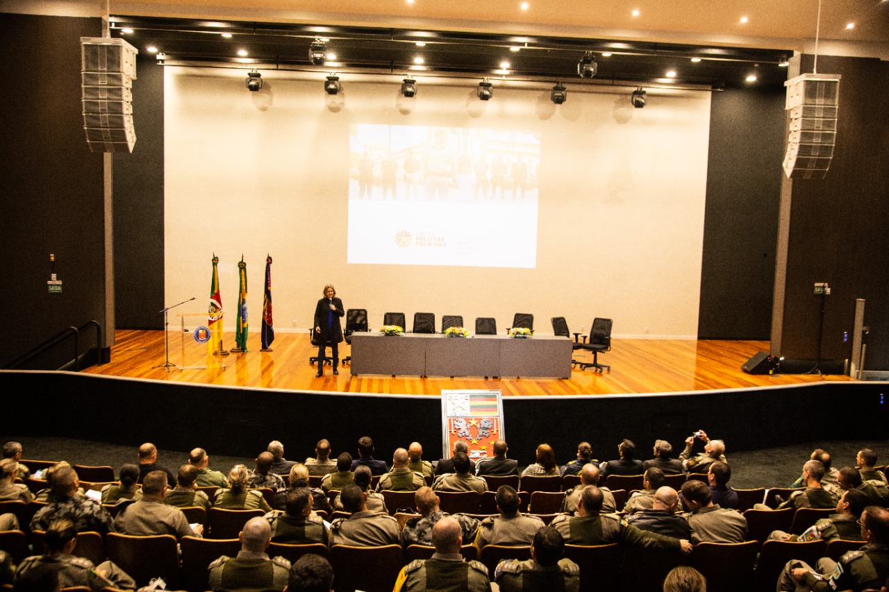 Prefeita Paula expôs a importância da participação do Executivo na segurança pública, bem como a redução dos indicadores criminais na cidade e os programas sociais desenvolvidos