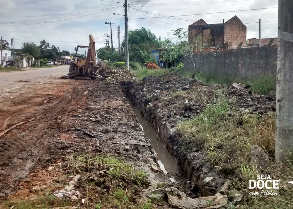 Drenagem e roçado em diversos bairros também atribuem mais qualidade de vida aos moradores
