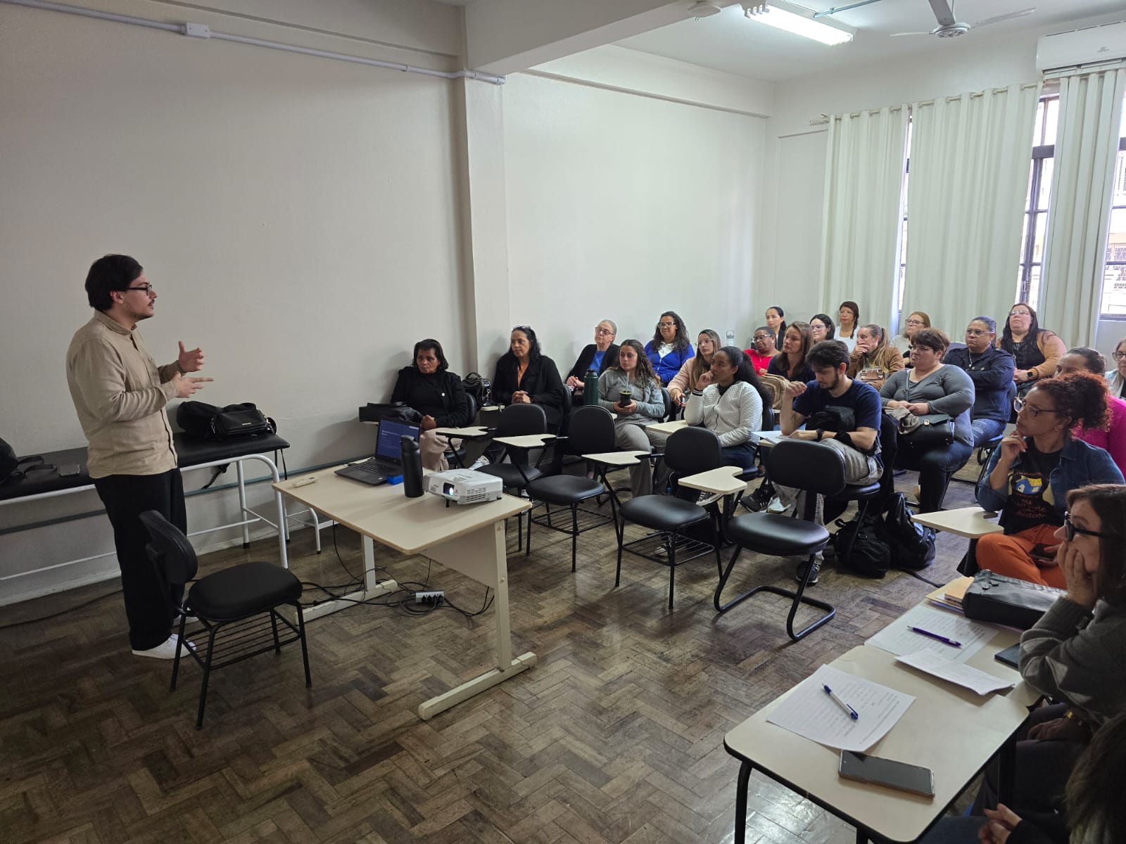 Encontro reuniu 32 educadores de Pelotas e Capão do Leão para qualificar práticas nos abrigos da Prefeitura