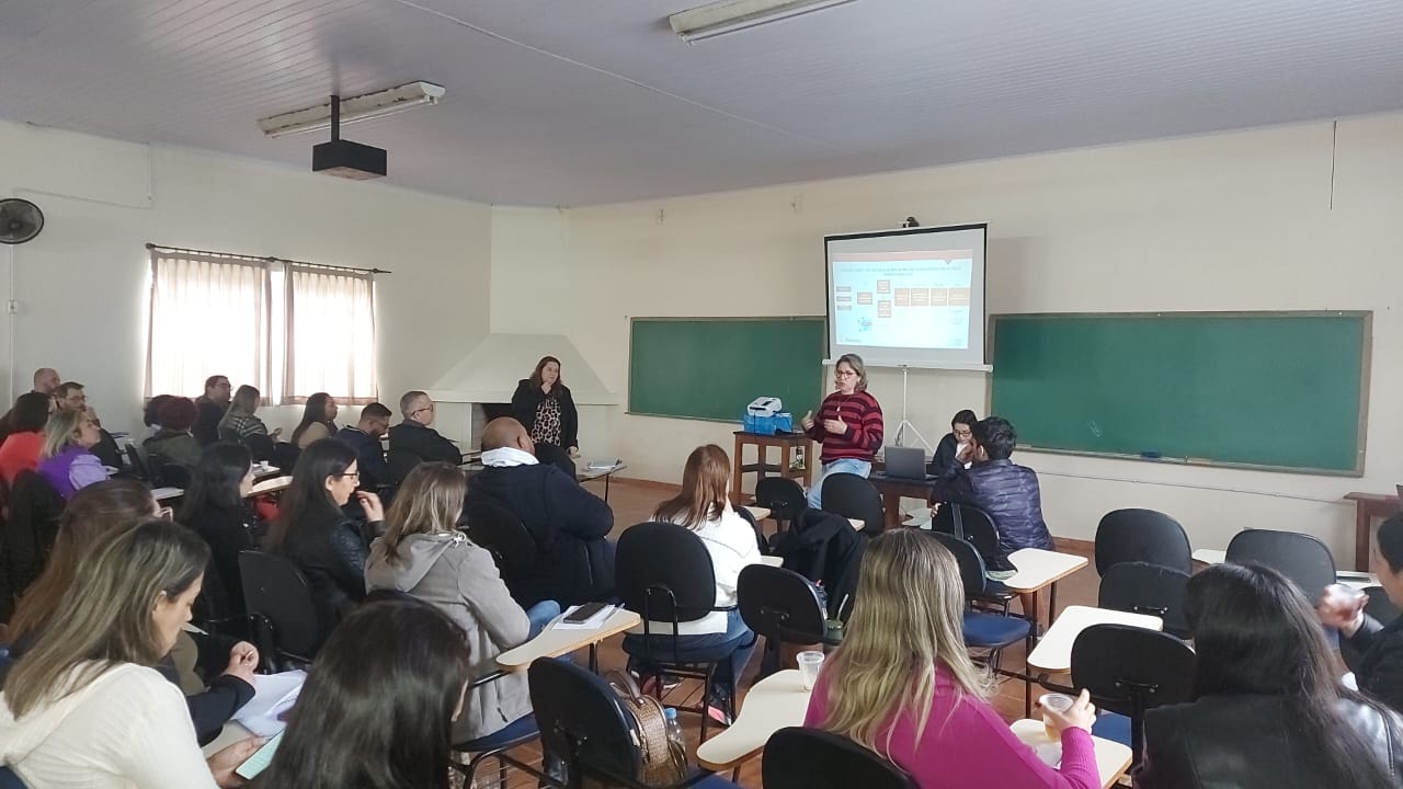 Evento reúne gestores e técnicos da área da saúde de 15 municípios da região Sul