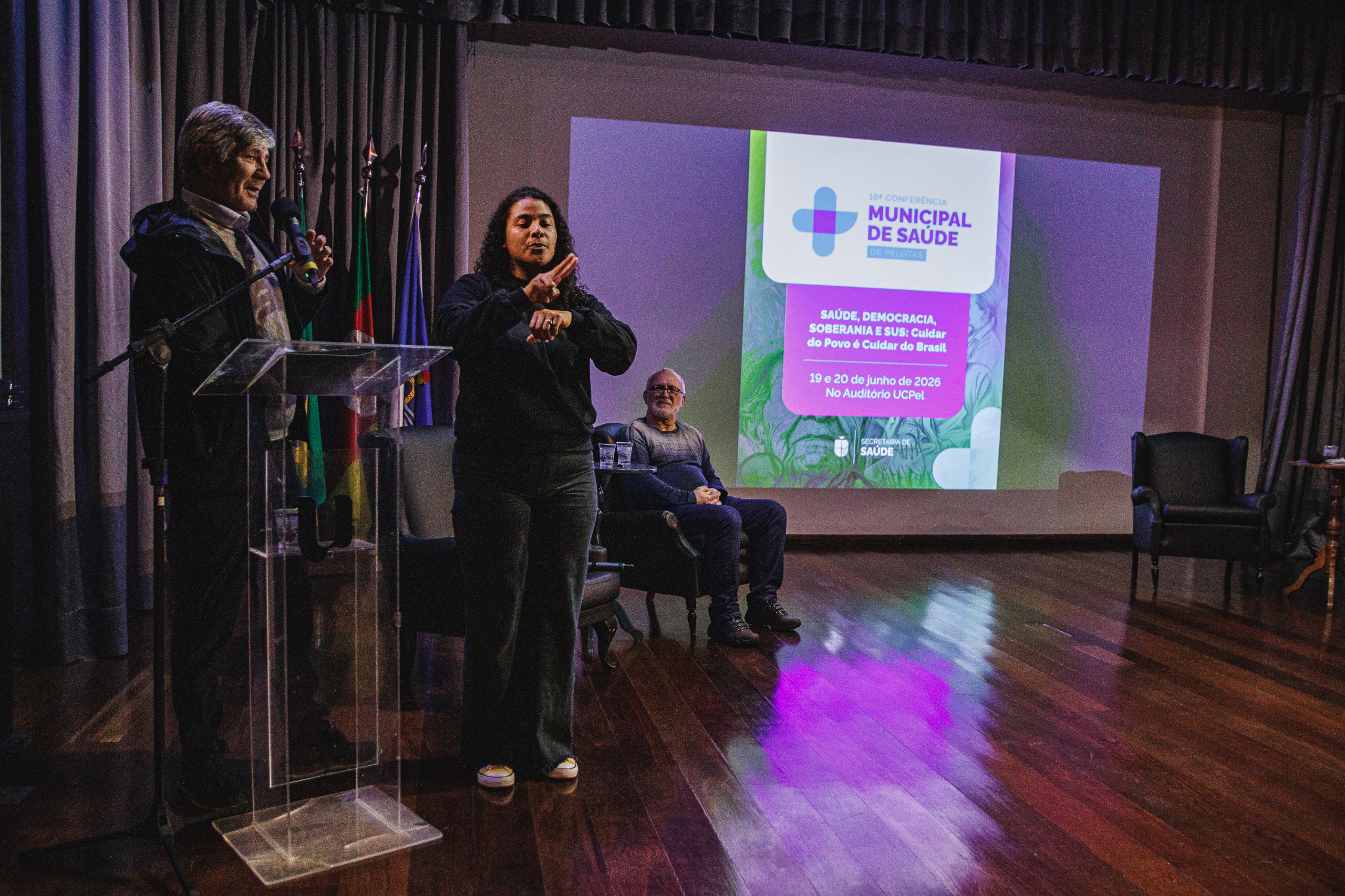 Segundo dia do evento também terá grupos de trabalho para formular propostas em plenária final no auditório da UCPel. Evento começou com participação do prefeito Fernando Marroni