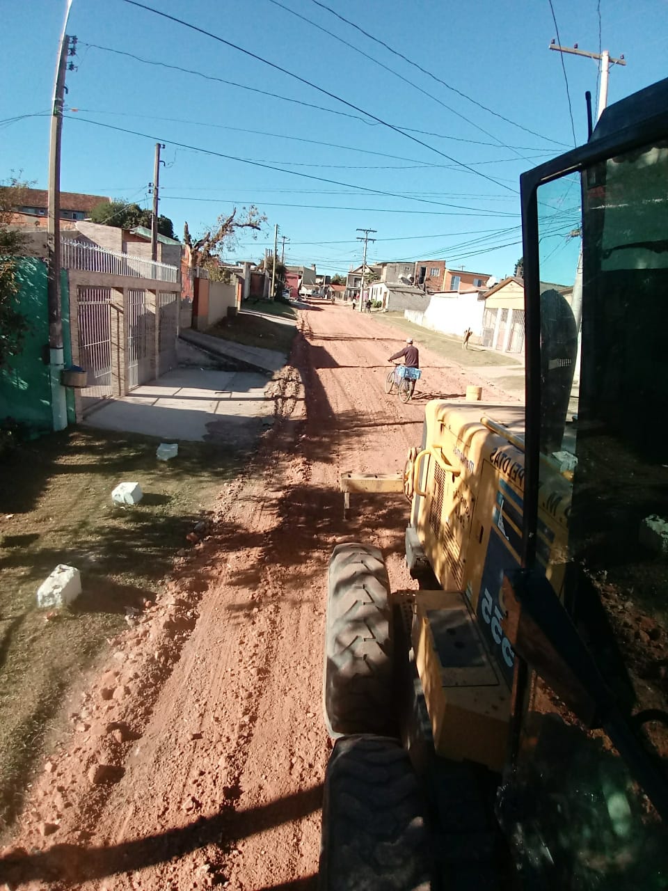 Dez vias da localidade receberão patrolamento e colocação de saibro. As ações iniciaram-se nesta segunda-feira (18)