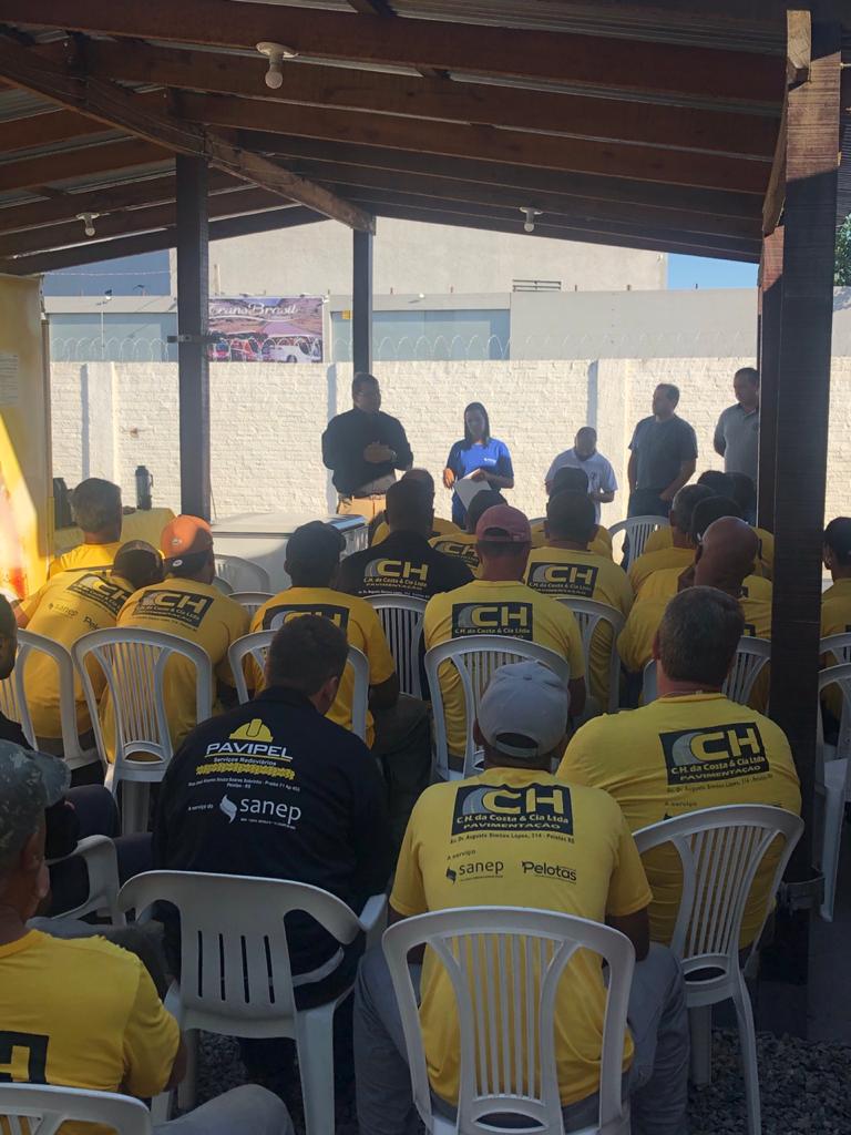 CH da Costa ofereceu café da manhã aos colaboradores para enfatizar o uso dos equipamentos de proteção individual, exigidos pelo Sanep