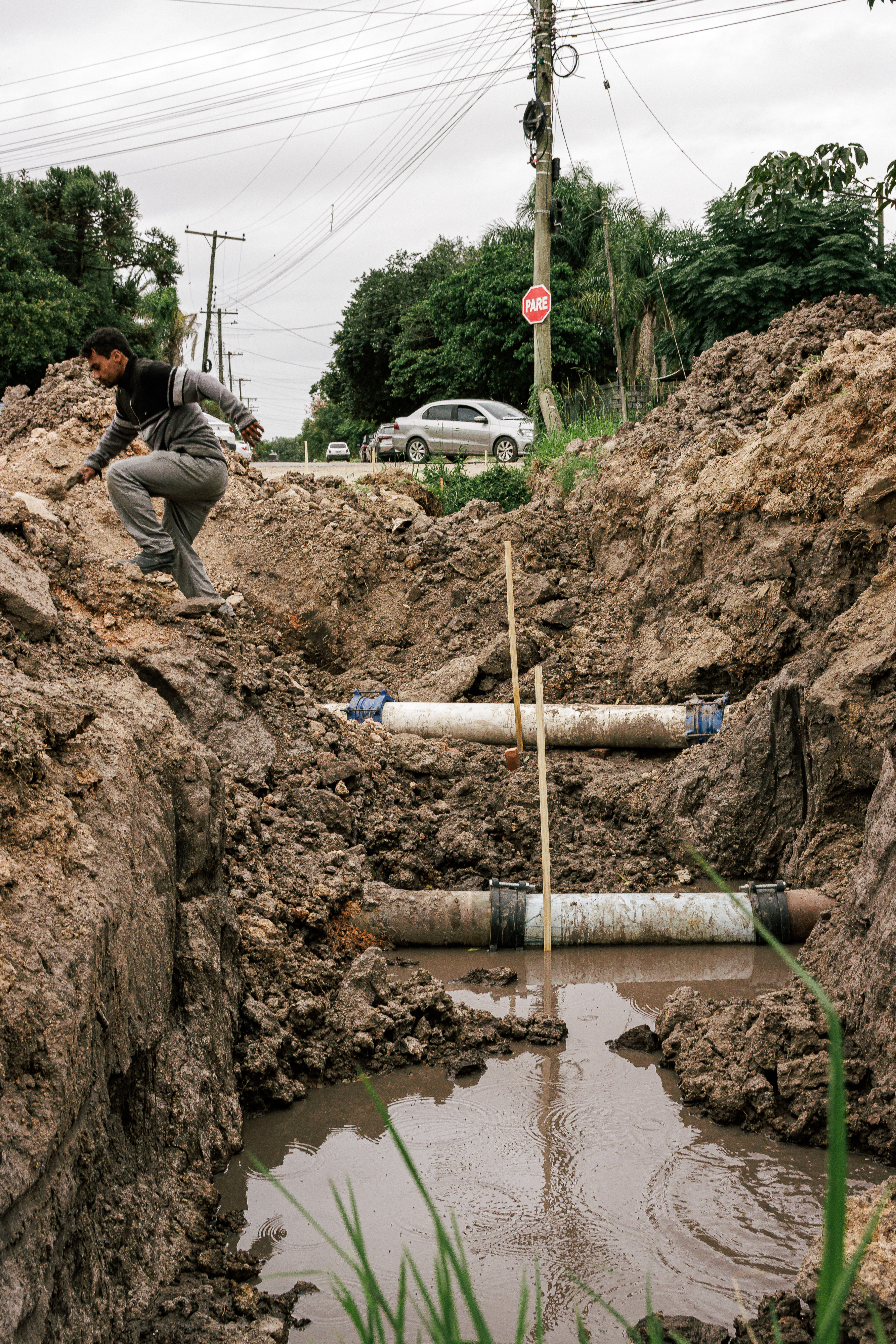 Iniciativas que qualificam a urbanização na localidade, no bairro Três Vendas, seguem em andamento. Próxima intervenção visa dar fim aos alagamentos na Emef Independência