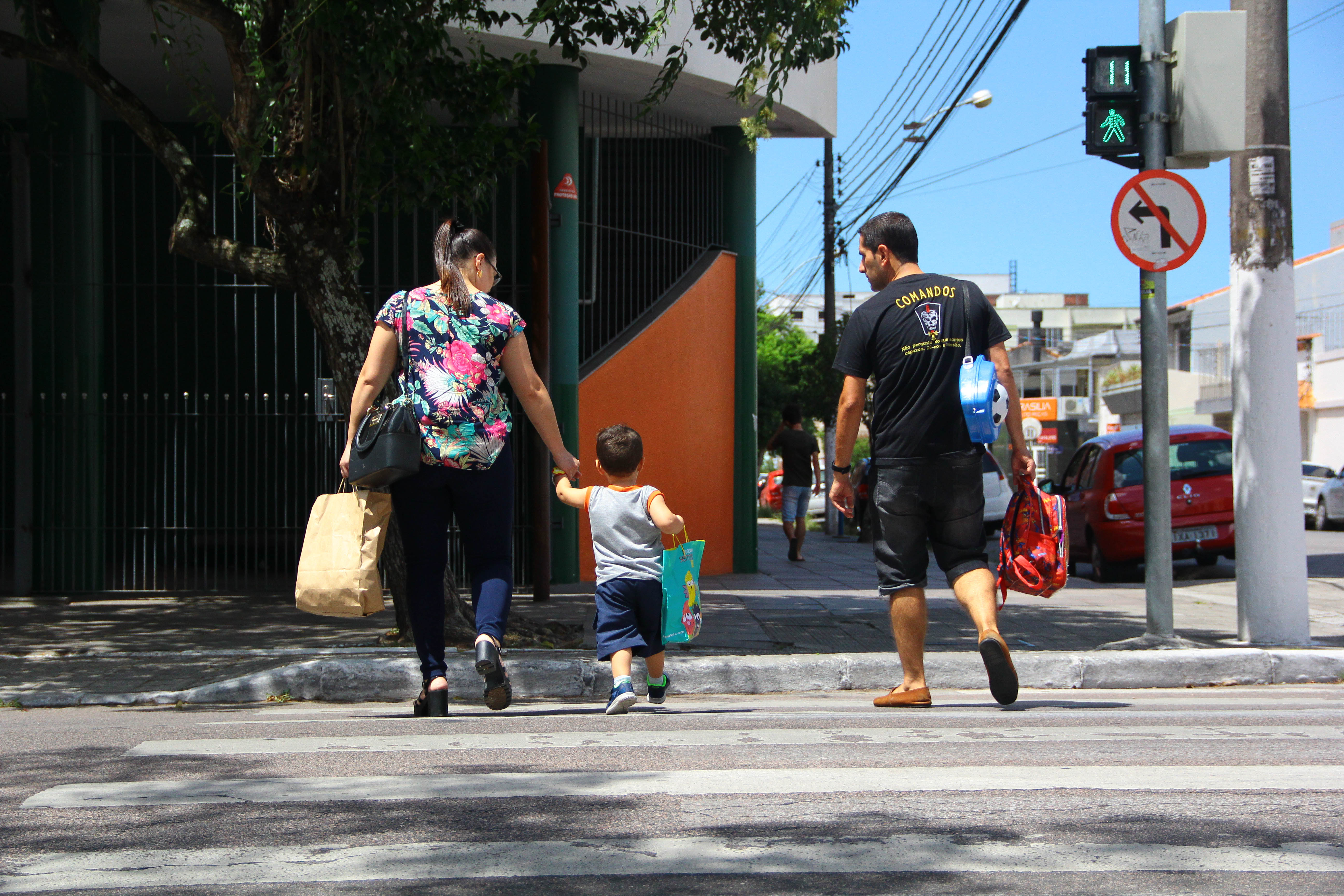 Agentes de Trânsito e Guarda Municipal atuaram em conjunto para garantir a segurança de pais e alunos