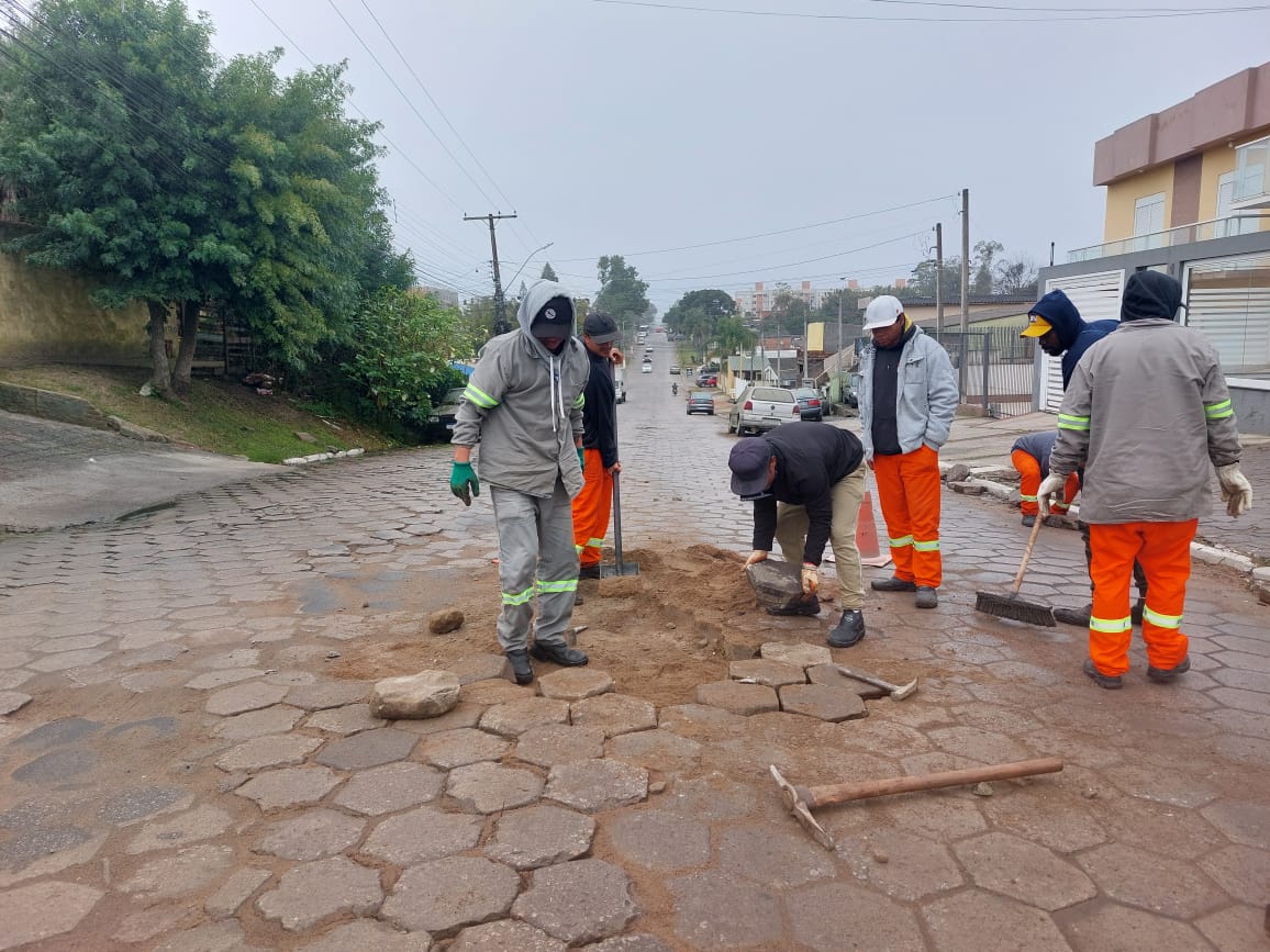 As duas vias de fluxo intenso do Fragata precisavam de melhorias emergenciais. Outra equipe trabalhou na Departamento de Veículos e Oficina da Prefeitura