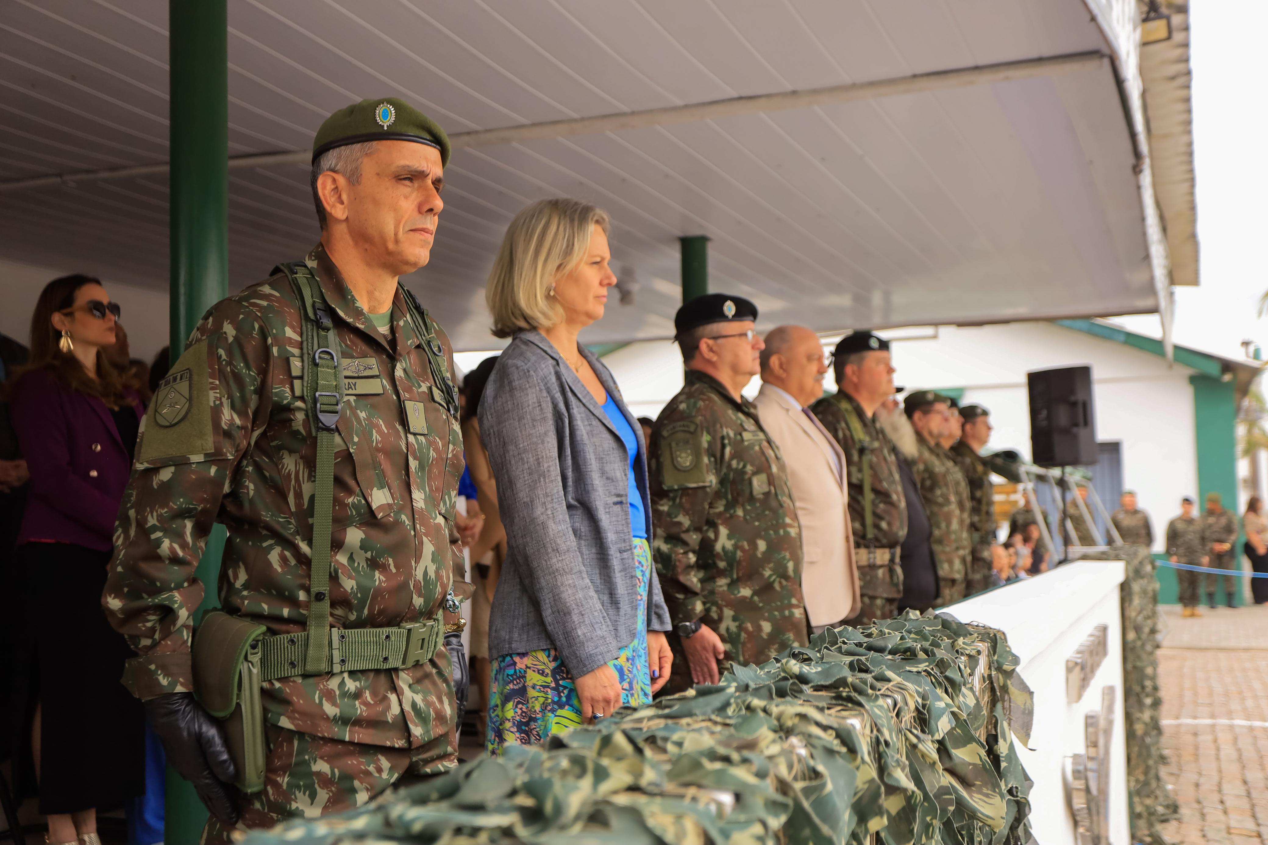 Cerimônia celebra a chegada do novo comandante, o general de brigada Túlio Endres da Silva Gomes