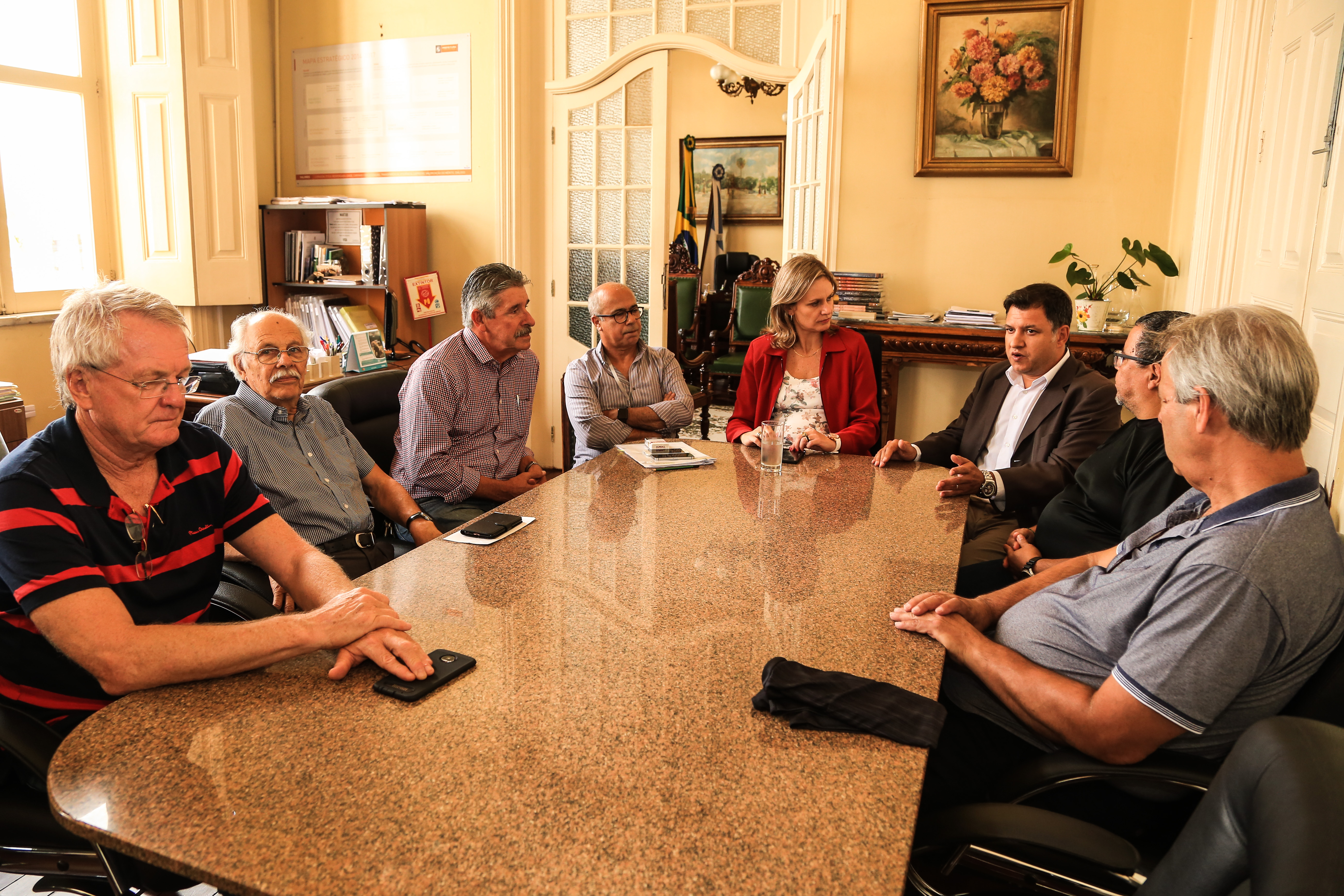 Em reunião com a prefeita, um esboço do novo projeto foi apresentado por comitiva do clube