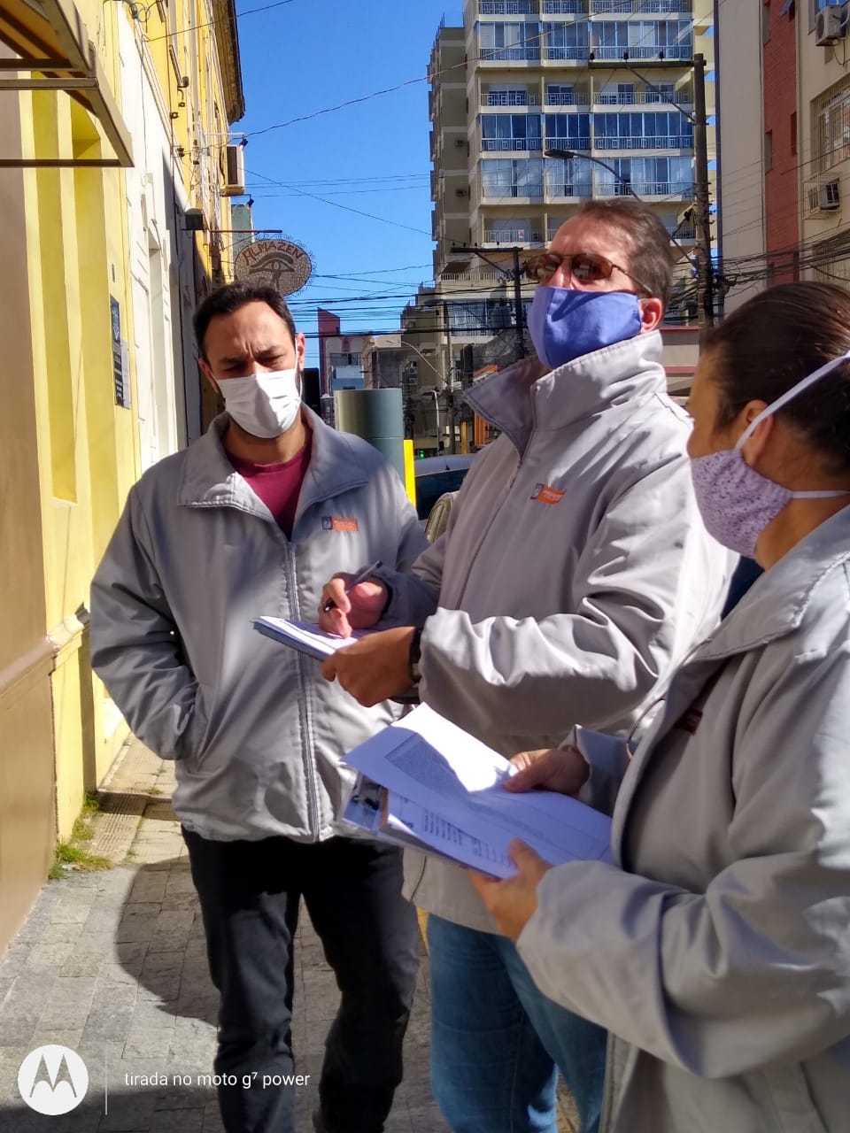 Primeiro passo é a visita. Depois, a imposição de penalidades, caso não estejam sendo cumpridas as medidas preventivas decretadas