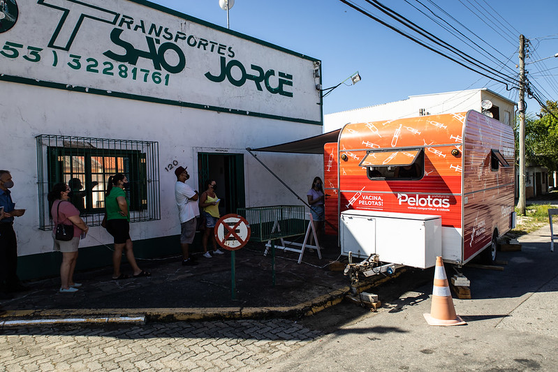Unidade móvel de vacinação cumpre itinerário na Santa Terezinha, na quarta-feira (2). Confira a programação completa dos próximos dias e locais