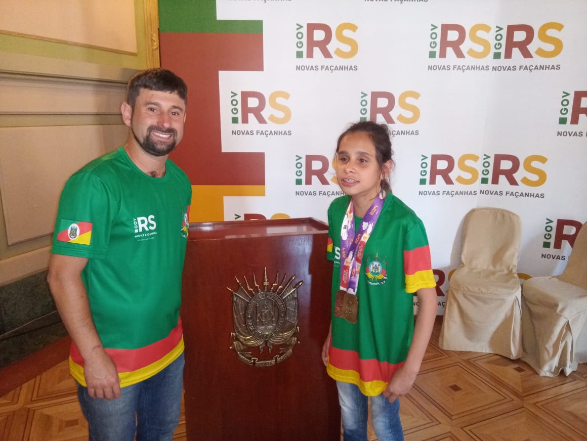 Cerimônia no Palácio Piratini reconheceu o desempenho de esportistas gaúchos, durante o ano. Entre eles, os jovens de Pelotas, com perda total de visão, Dóris e Fabrício