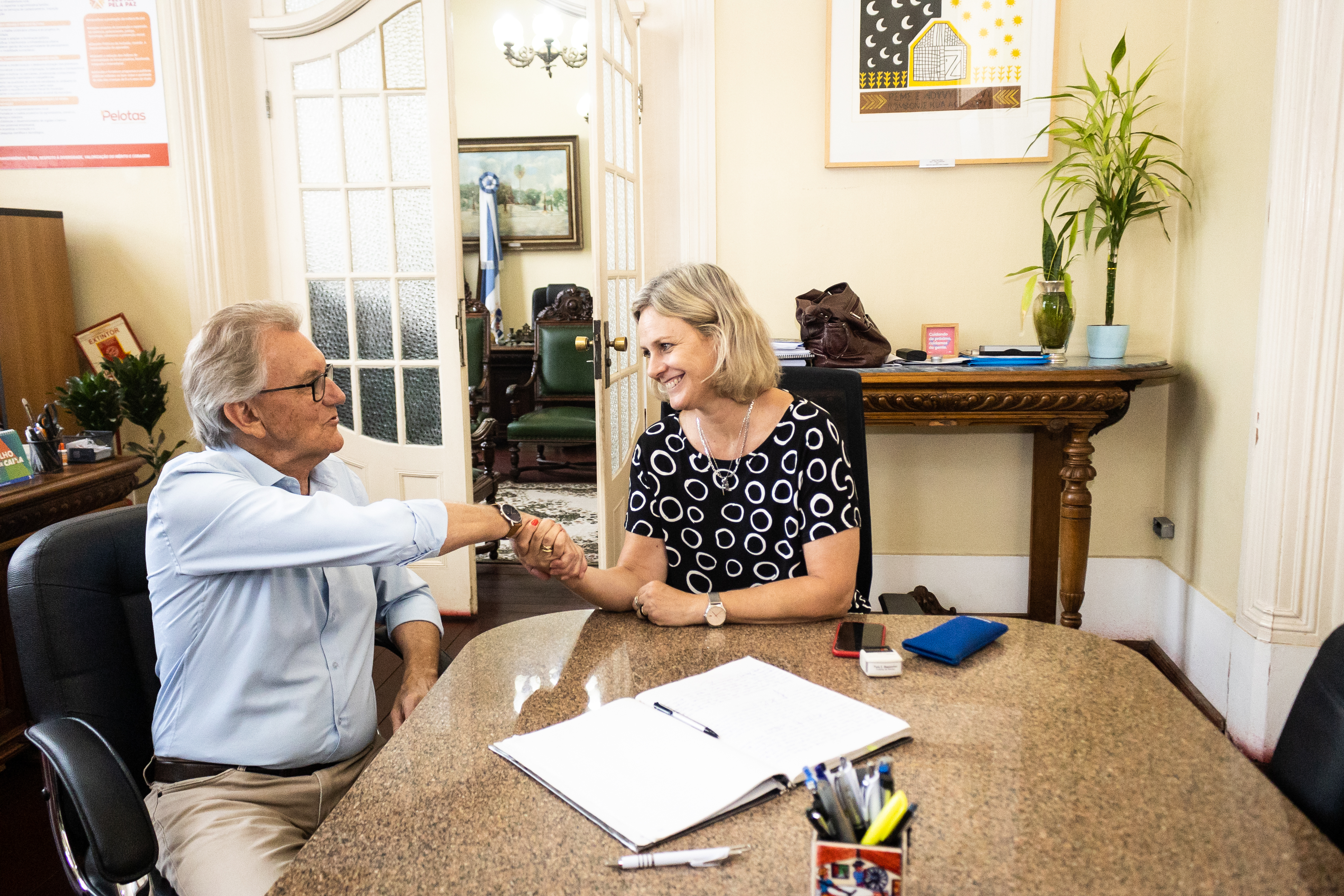 Paula repassou o cargo ao vice para um breve período de férias