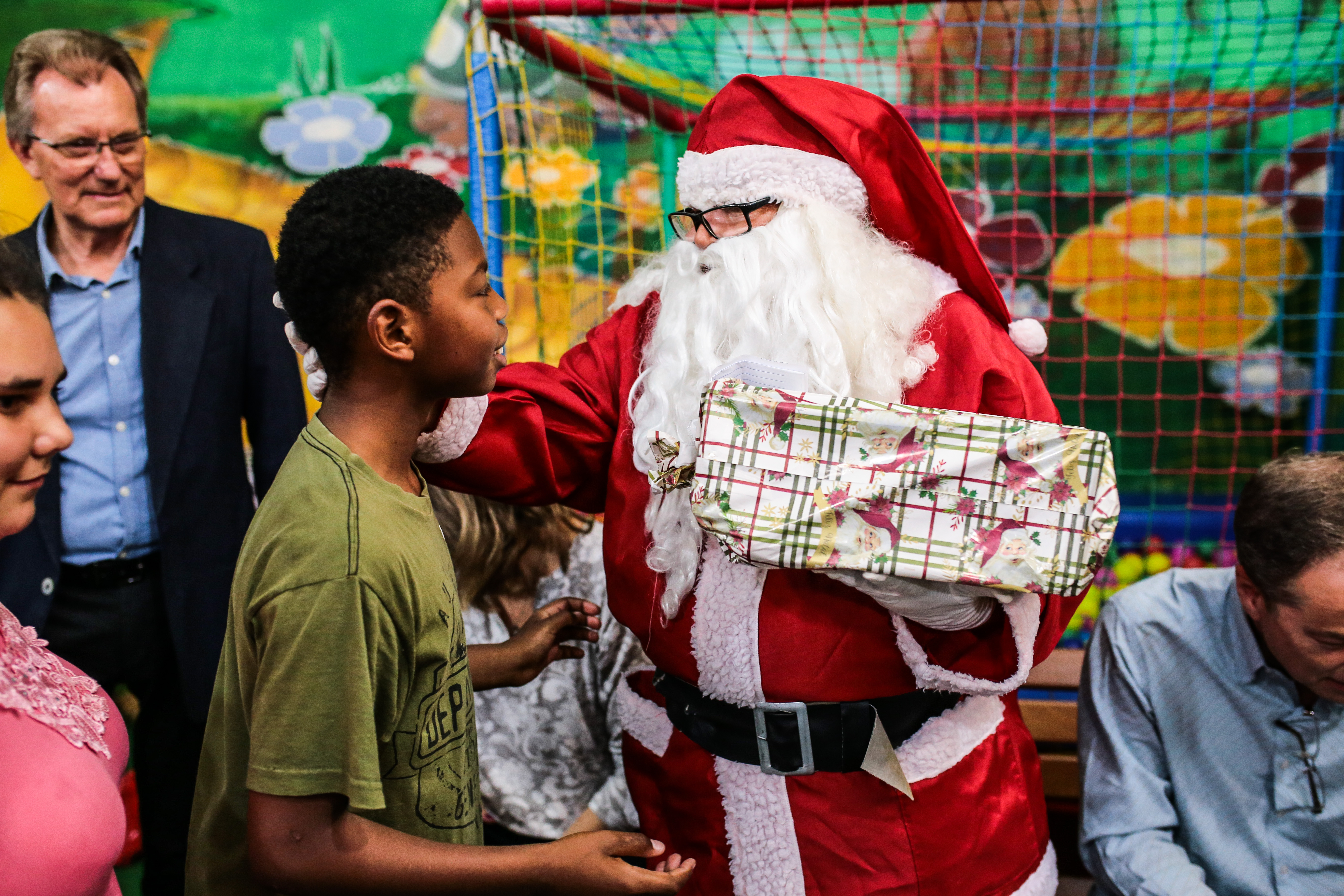 No mesmo dia, à tarde, a Associação Comunitária faz Ação Solidária paralela destinada a crianças carentes