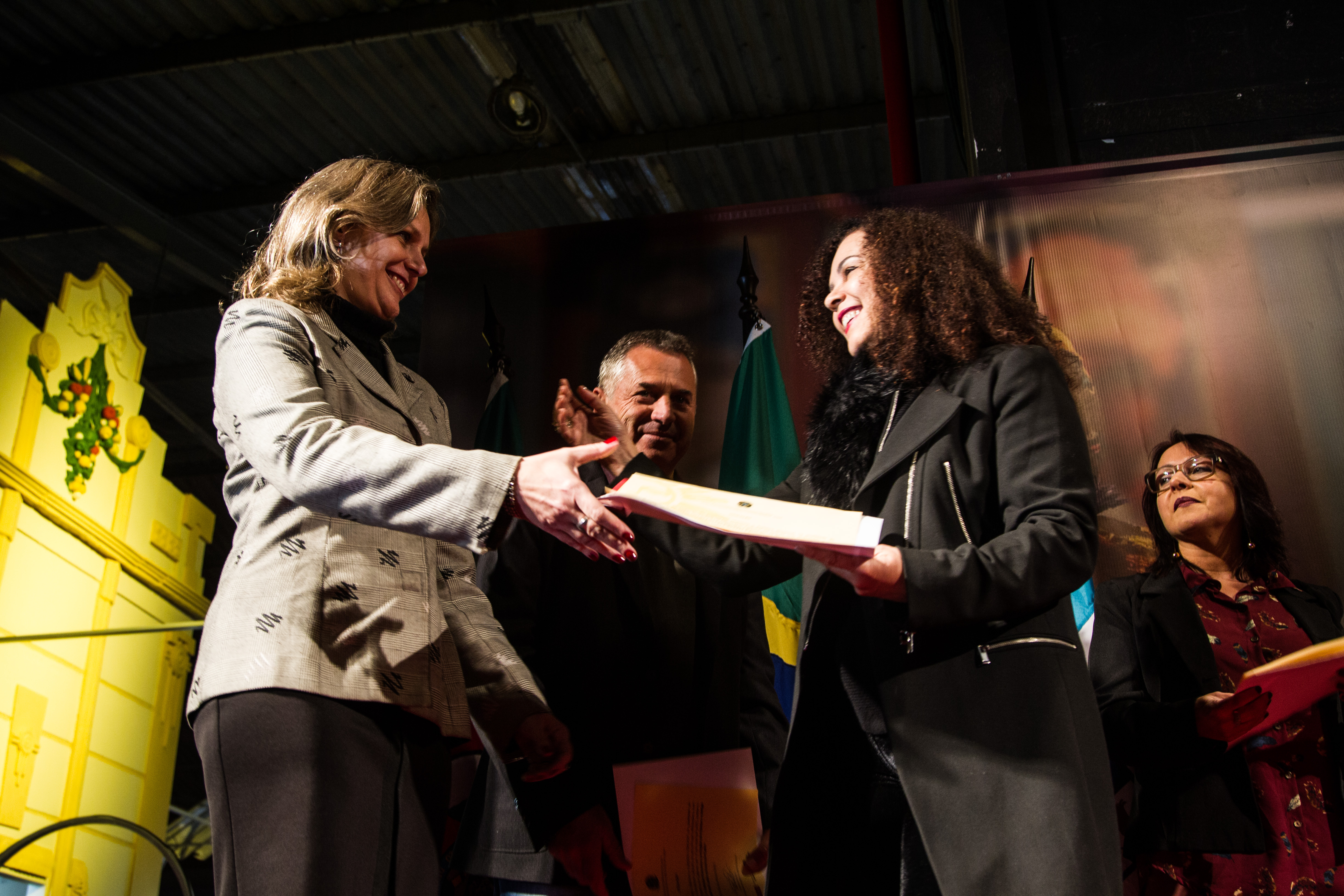 Presidente do Iphan, Kátia Bogéa, entregou à prefeita certificados que reconhecem município como patrimônio cultural do Brasil