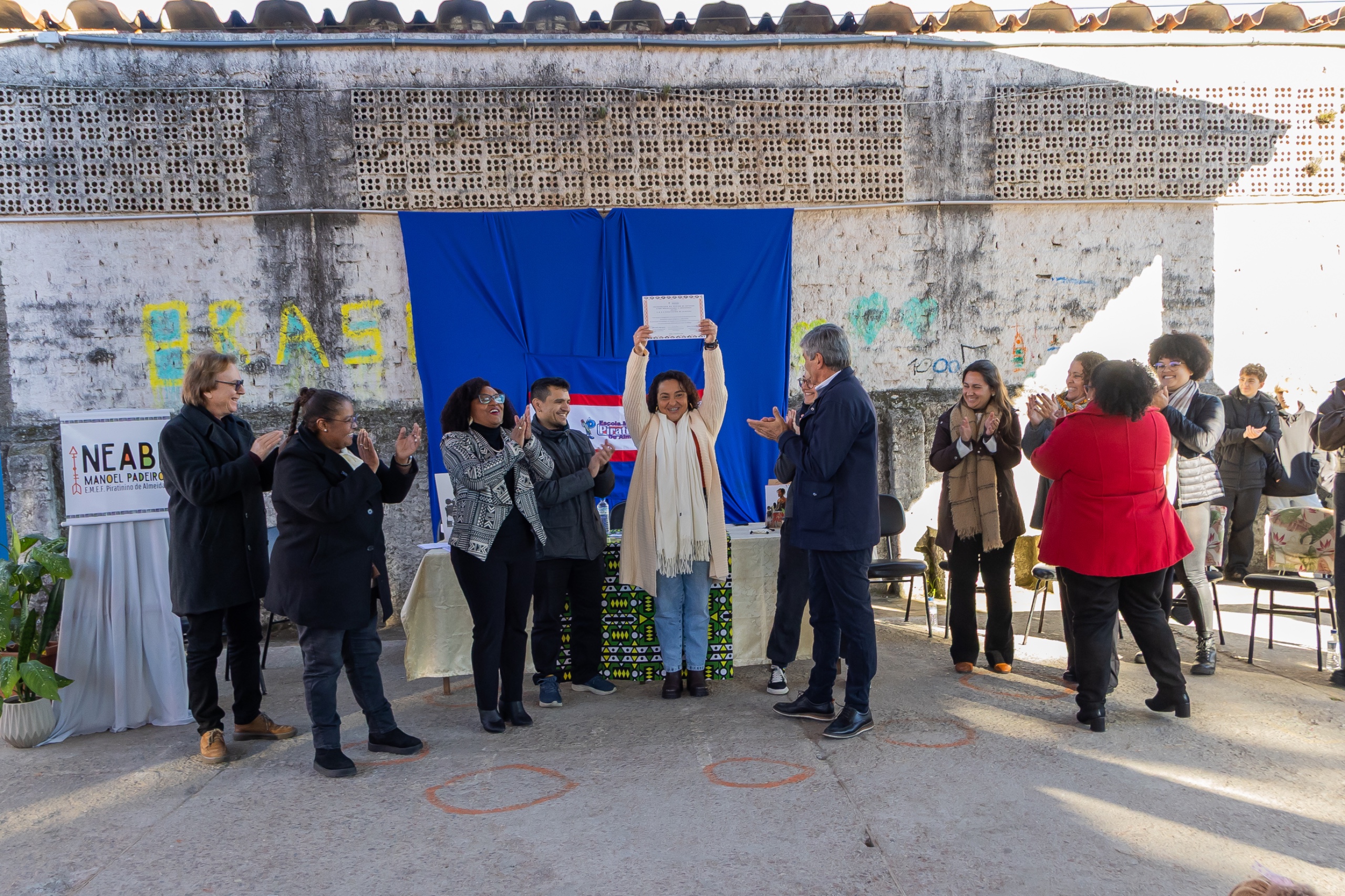 O NEABI da escola Escola Municipal de Ensino Fundamental Piratinino de Almeida homenageia o quilombola Manoel Padeiro, reconhecido como o primeiro herói negro do Rio Grande do Sul
