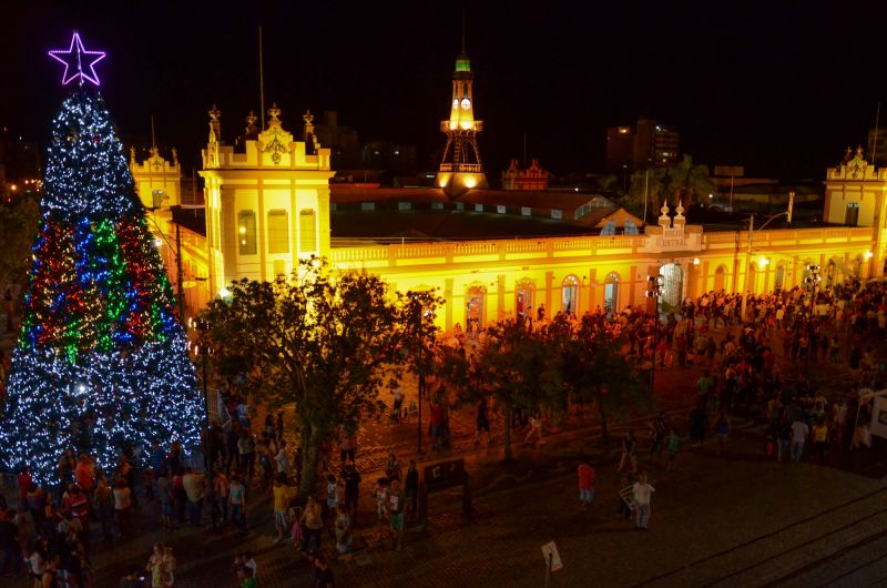Evento ocorre até o dia 6 de janeiro no Largo do Mercado e na Praça Coronel Pedro Osório