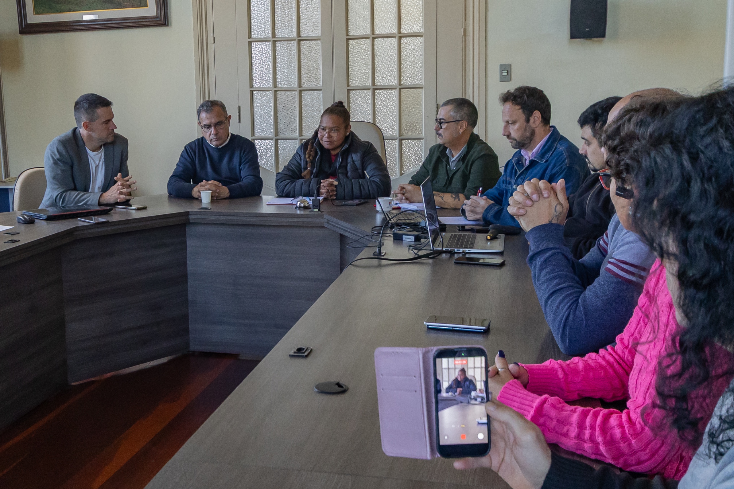 Daniela Brizolara recebe categoria no Paço para avaliação dos serviços realizados após um mês desde o primeiro encontro com condutores e profissionais de entrega