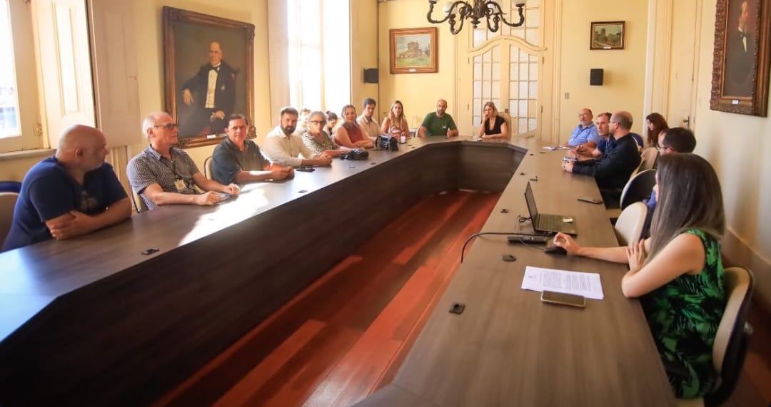 Gestora reuniu-se com membros do Comitê Gestor do Projeto, na Sala de Reuniões do Paço Municipal