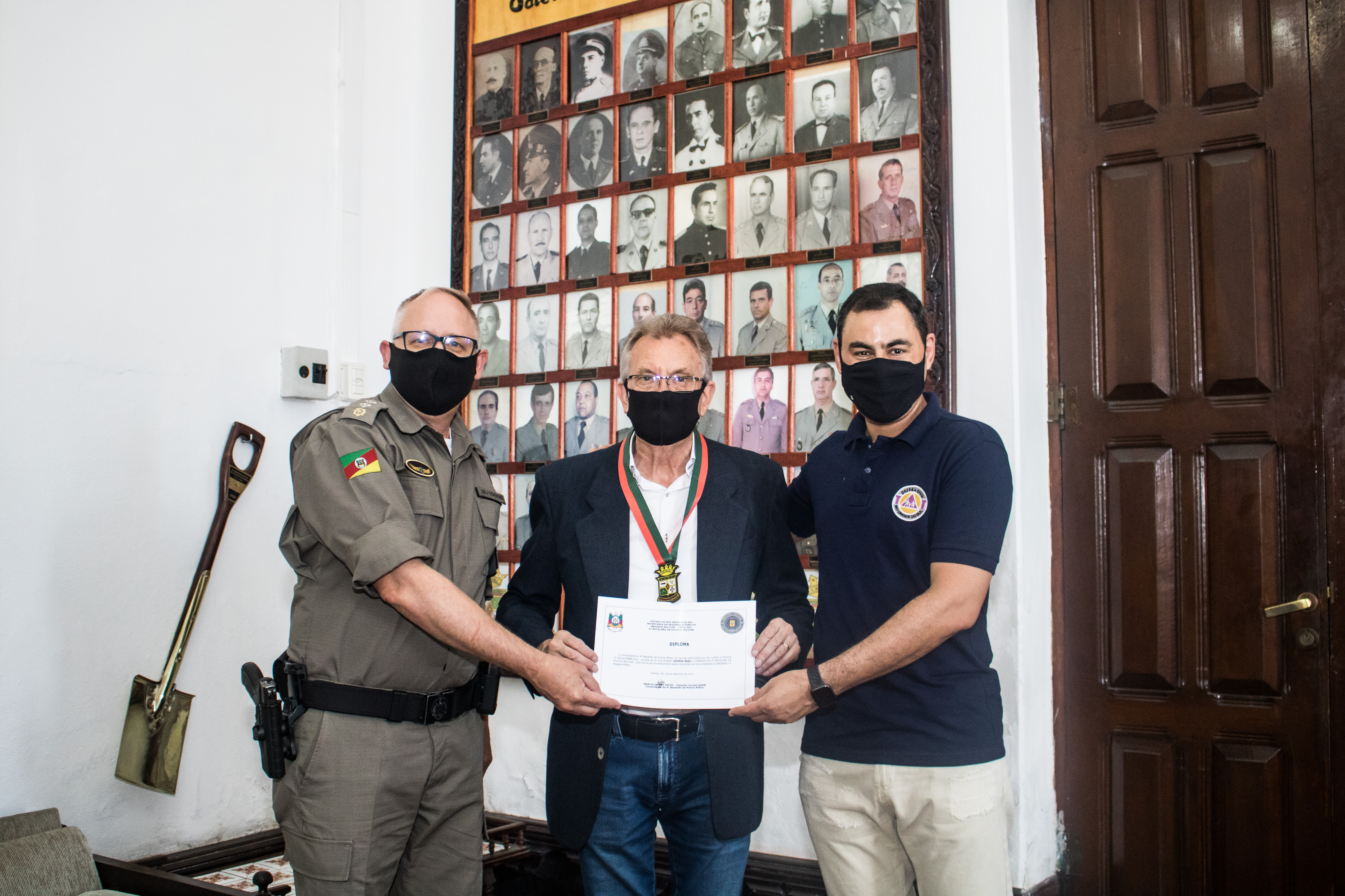 Prefeito em Exercício foi condecorado com a comenda da Polícia Militar