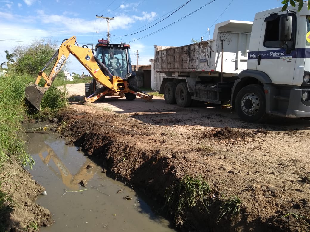 Mais de 280 toneladas de entulhos foram removidos até agora pela Ssui, em trabalho que já dura três semanas e é realizado todas as terças e quintas no local