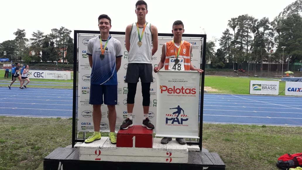 Atletas que representam projeto esportivo da Prefeitura ganharam medalhas em competição estadual, neste final de semana